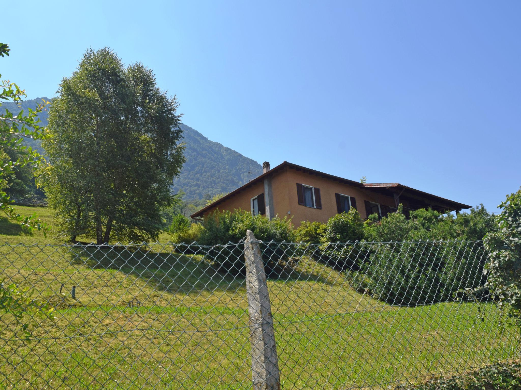 Foto 20 - Casa de 3 habitaciones en Castelveccana con jardín y vistas a la montaña