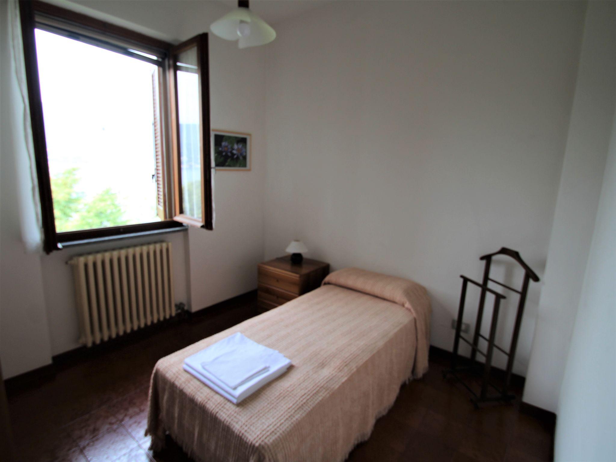 Foto 16 - Casa con 3 camere da letto a Castelveccana con giardino e vista sulle montagne