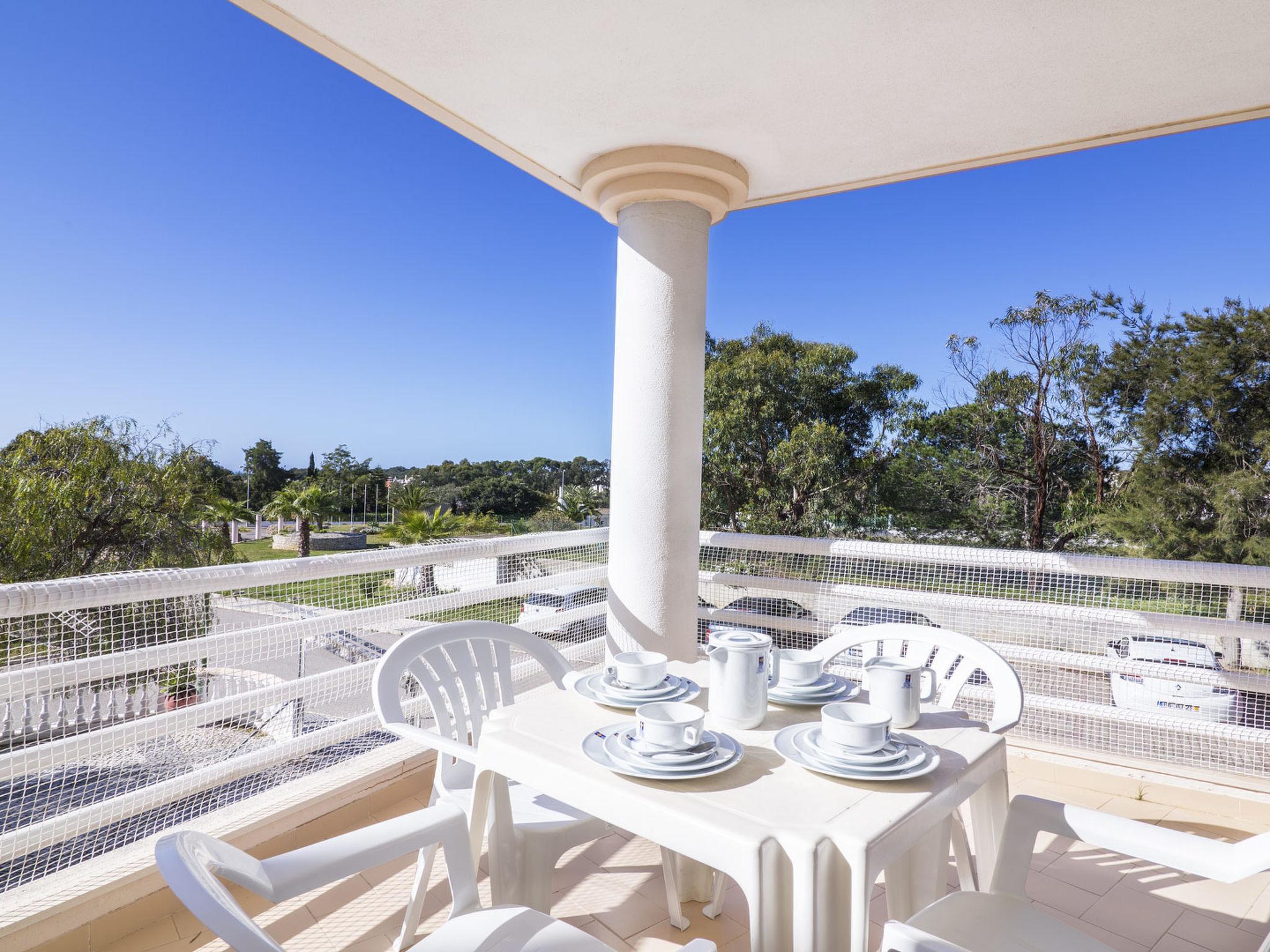 Foto 2 - Apartamento de 3 quartos em Portimão com piscina e vistas do mar