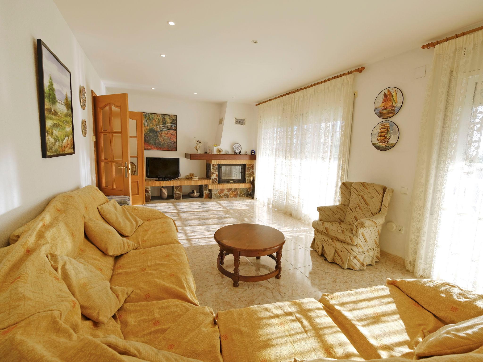 Photo 2 - 6 bedroom House in Alcanar with private pool and garden