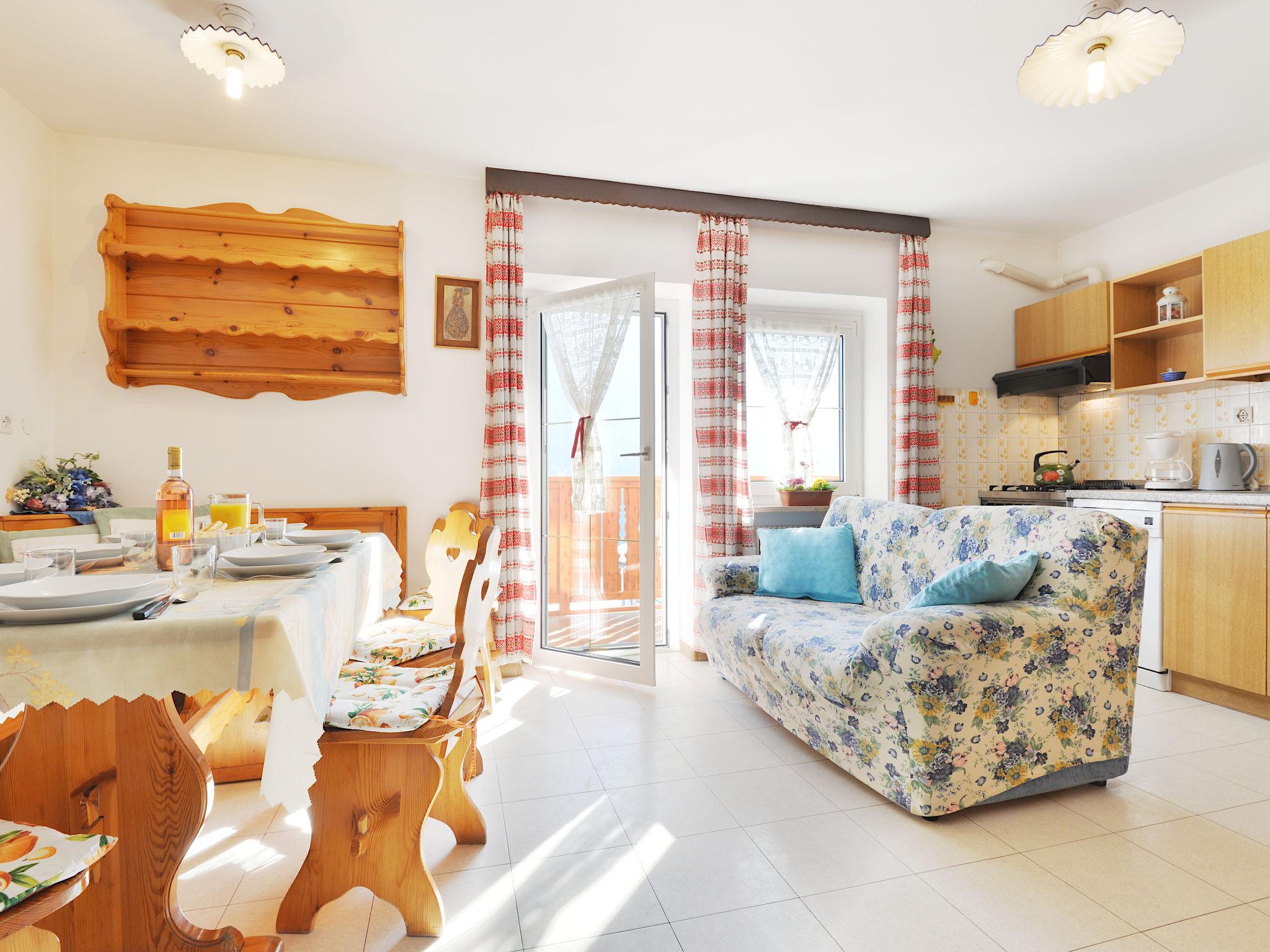 Foto 1 - Appartamento con 3 camere da letto a San Giovanni di Fassa-Sèn Jan con giardino