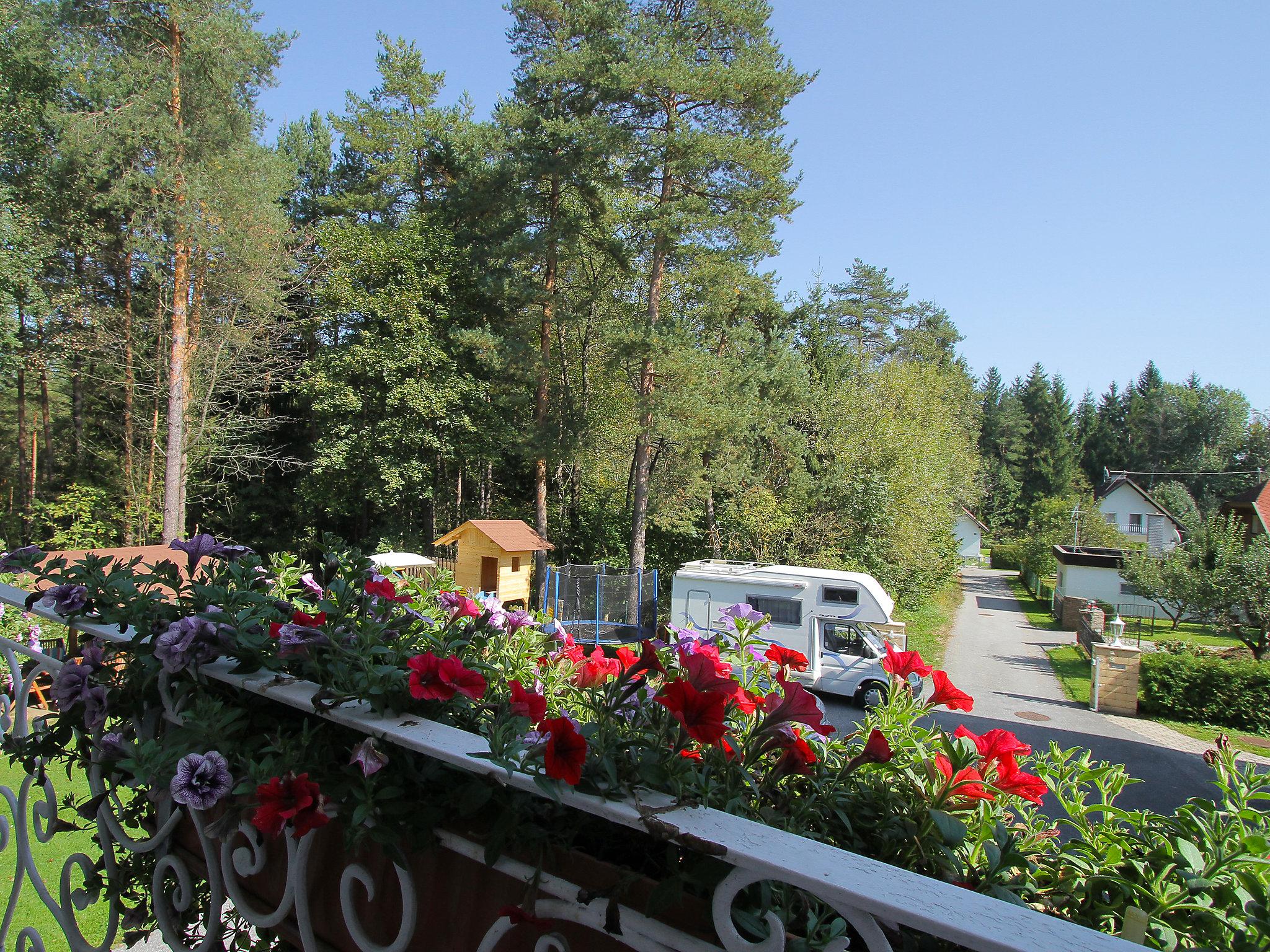 Foto 12 - Appartamento con 2 camere da letto a Velden am Wörther See con giardino e vista sulle montagne