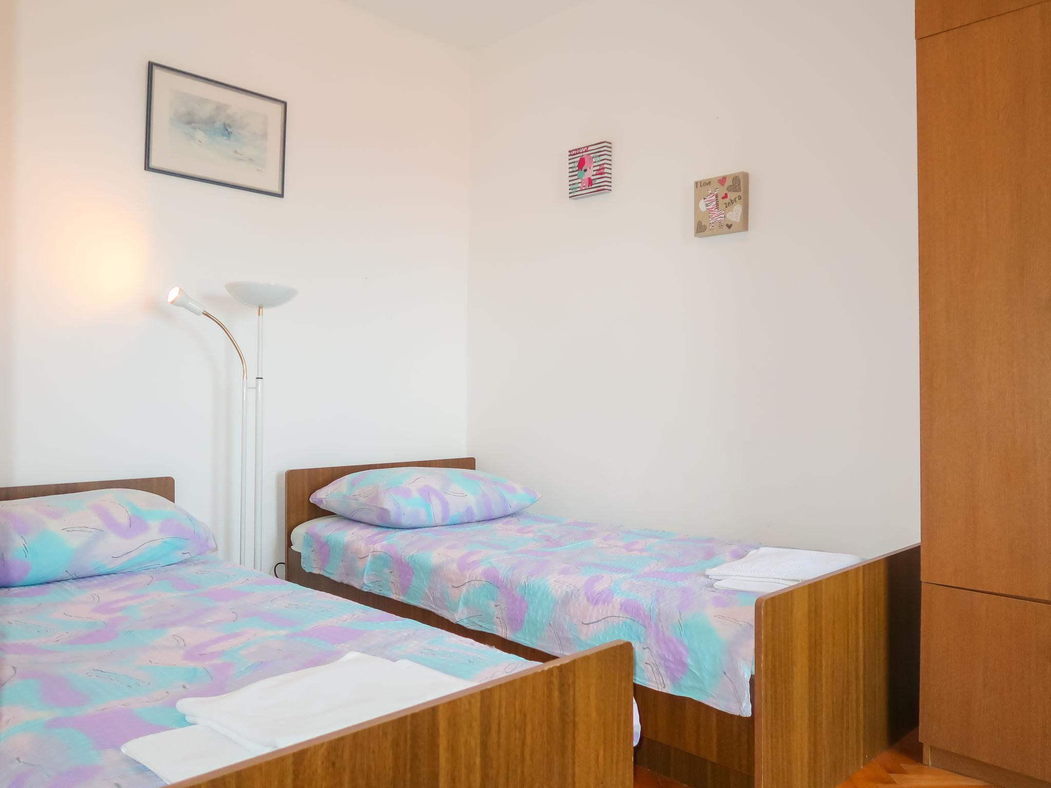 Foto 8 - Appartamento con 2 camere da letto a Senj con terrazza e vista mare