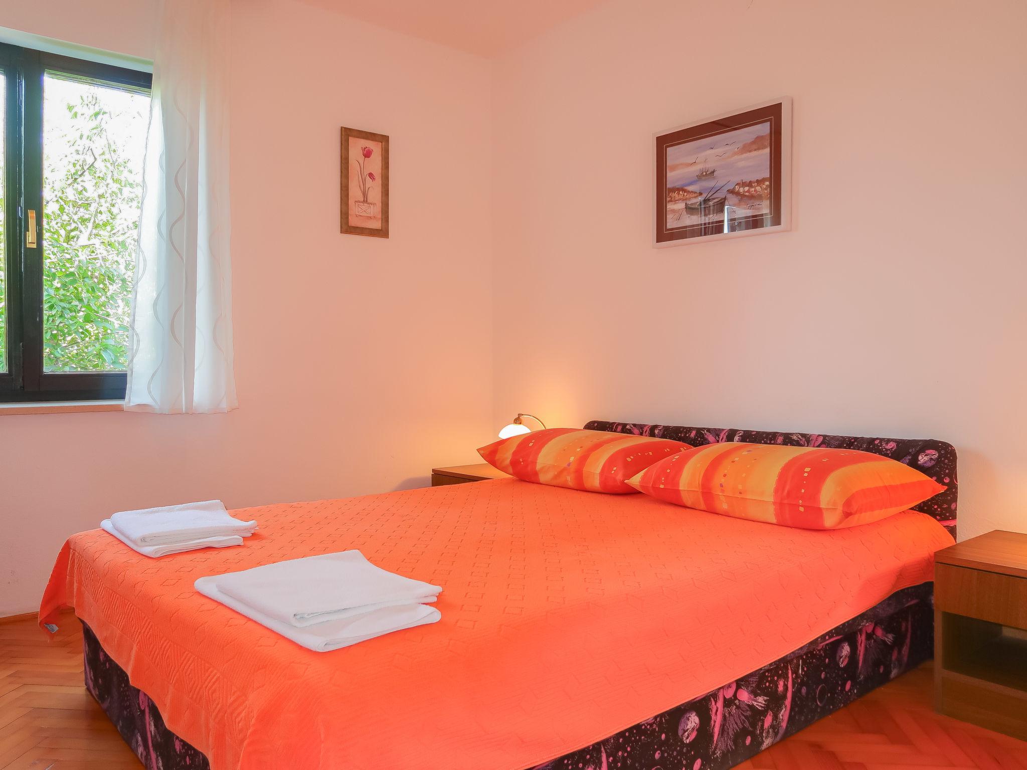 Foto 4 - Appartamento con 2 camere da letto a Senj con terrazza e vista mare