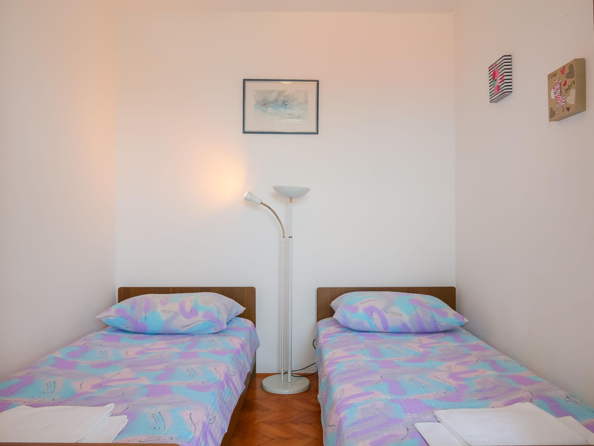 Foto 14 - Appartamento con 2 camere da letto a Senj con terrazza e vista mare