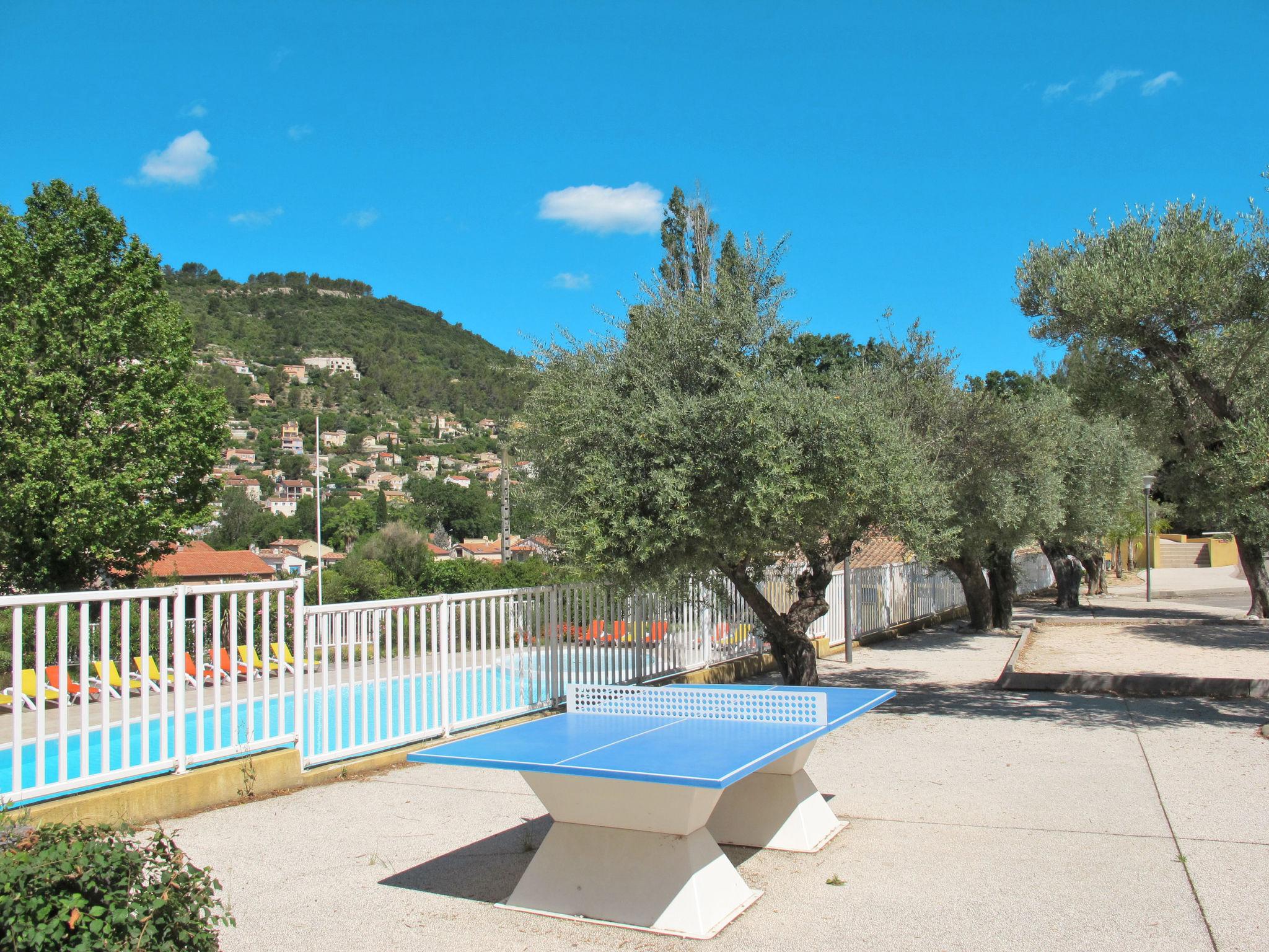 Photo 16 - Maison de 2 chambres à Solliès-Toucas avec piscine et jardin