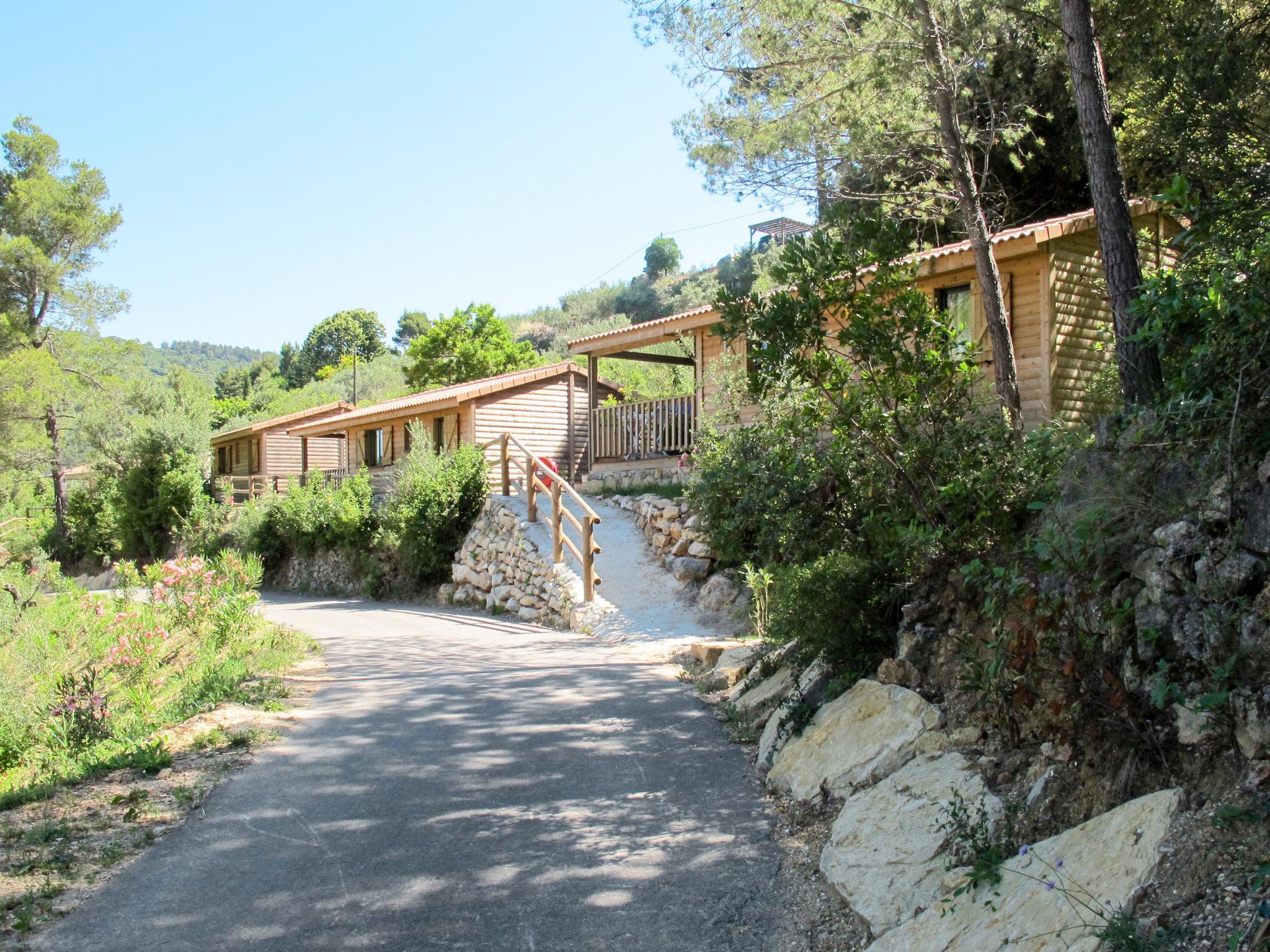 Photo 18 - Maison de 2 chambres à Solliès-Toucas avec piscine et jardin