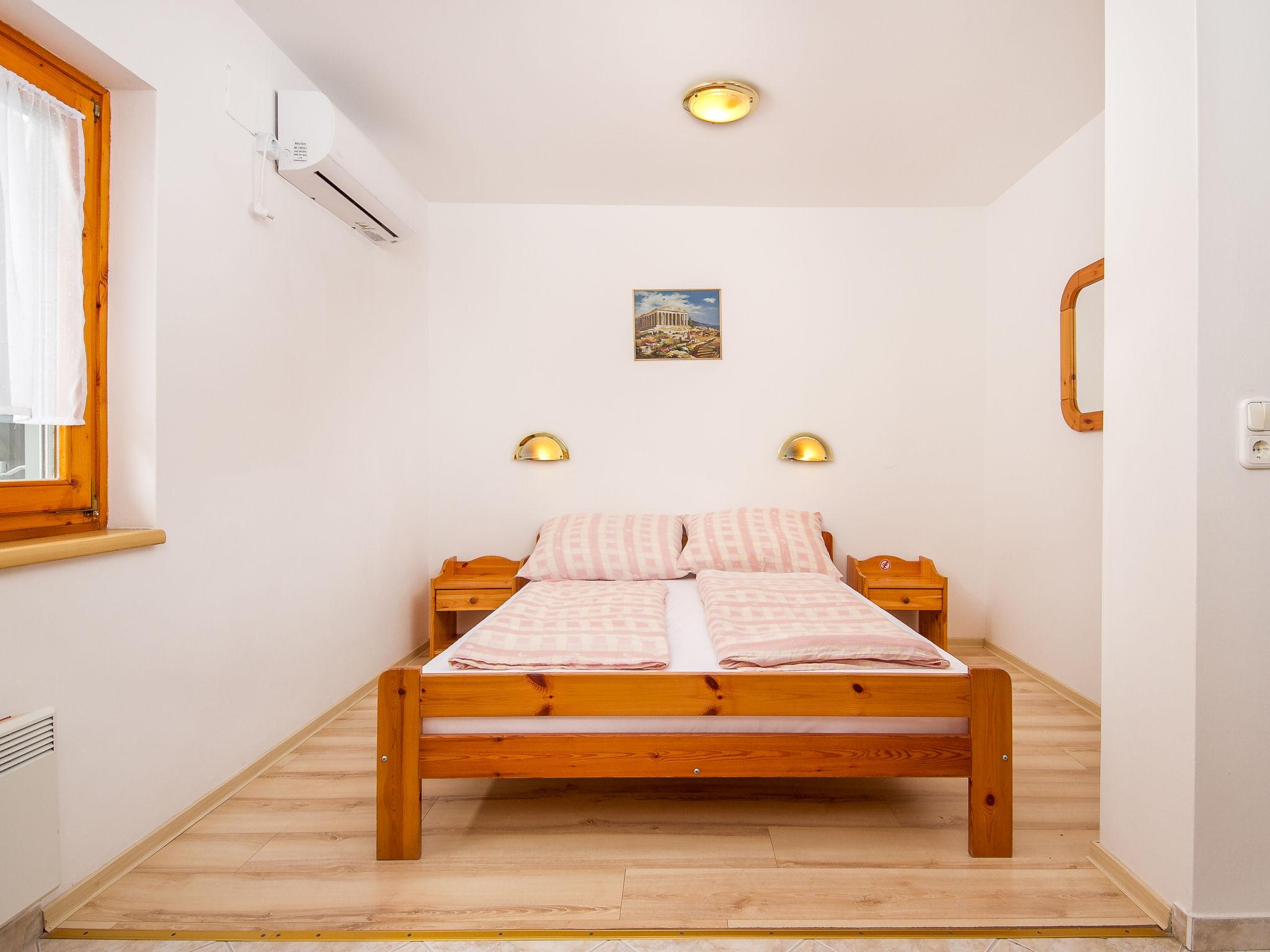 Foto 7 - Apartment mit 1 Schlafzimmer in Balatonmáriafürdő mit schwimmbad und garten