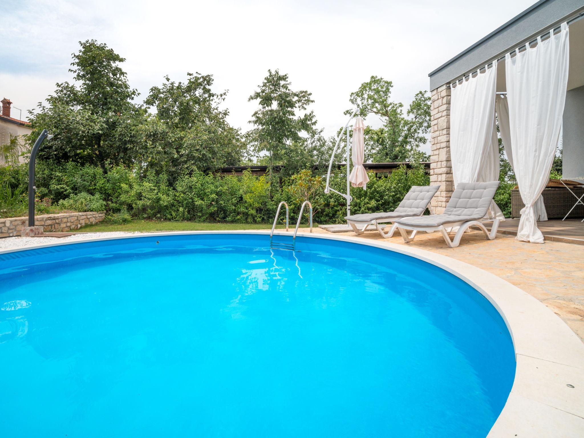 Photo 15 - Maison de 1 chambre à Buje avec piscine privée et vues à la mer