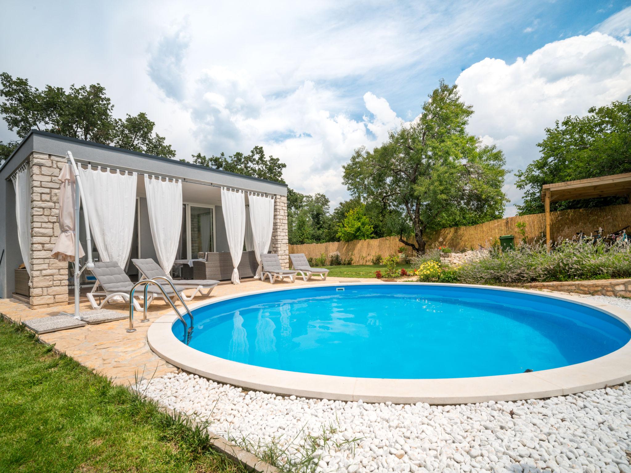 Photo 6 - Maison de 1 chambre à Buje avec piscine privée et jardin