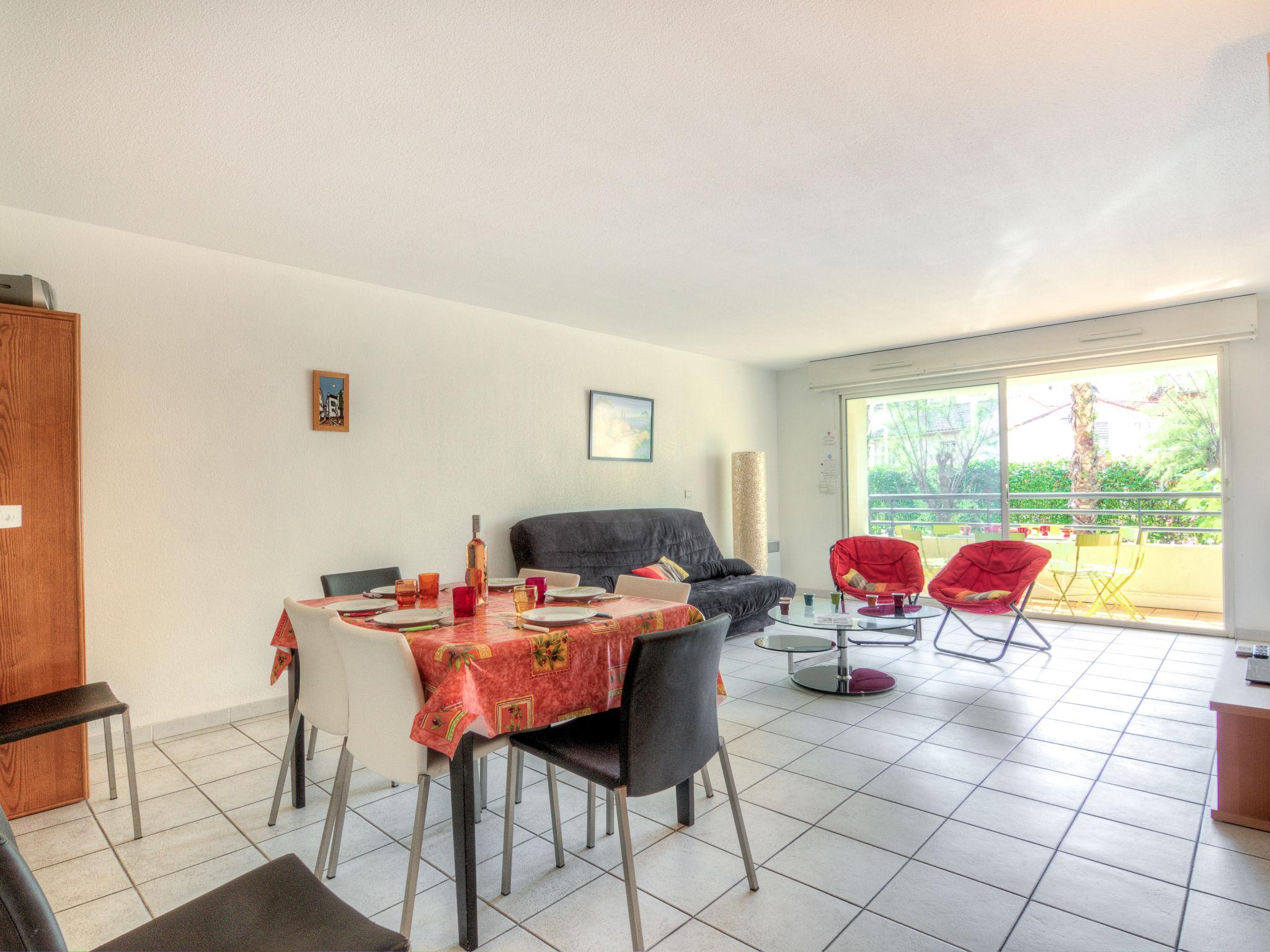 Photo 9 - 2 bedroom Apartment in Saint-Raphaël with terrace