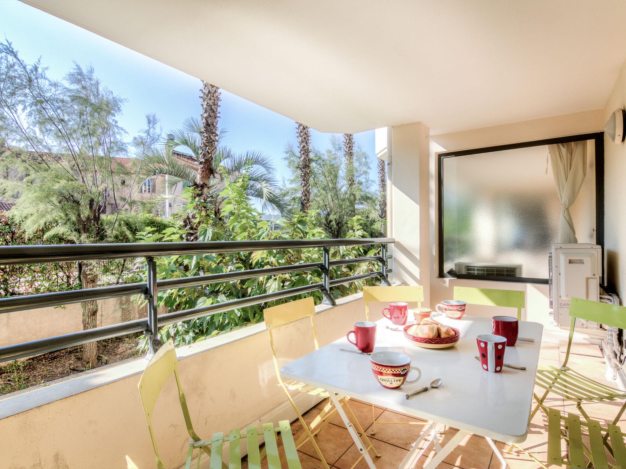 Photo 1 - Appartement de 2 chambres à Saint-Raphaël avec terrasse et vues à la mer