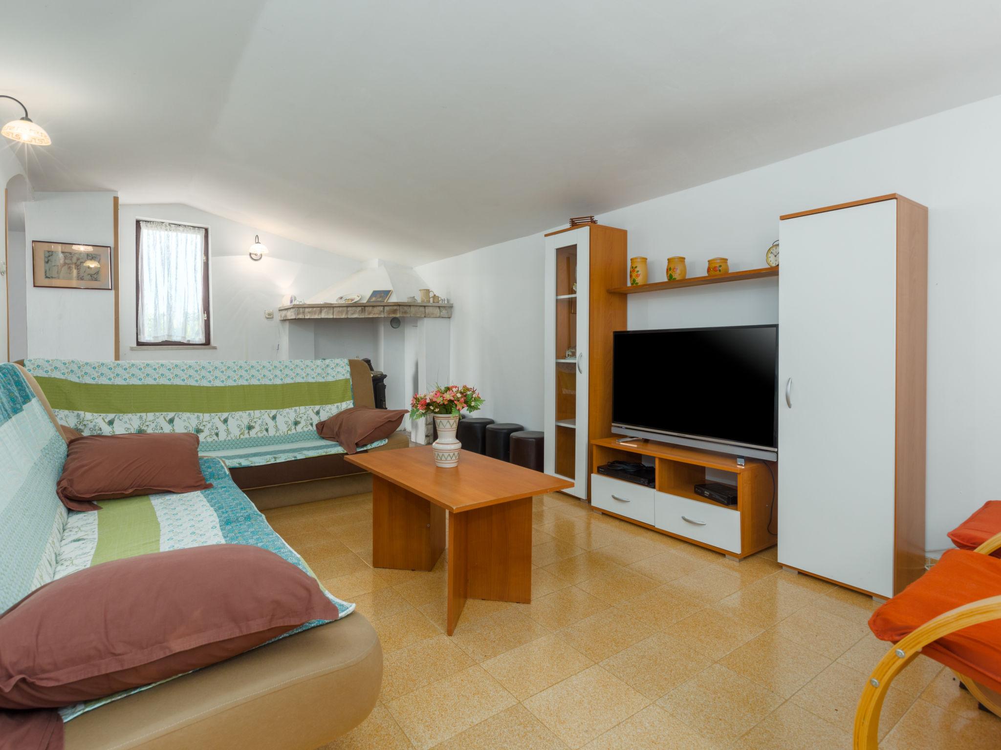 Foto 6 - Apartamento de 3 quartos em Umag com piscina e jardim