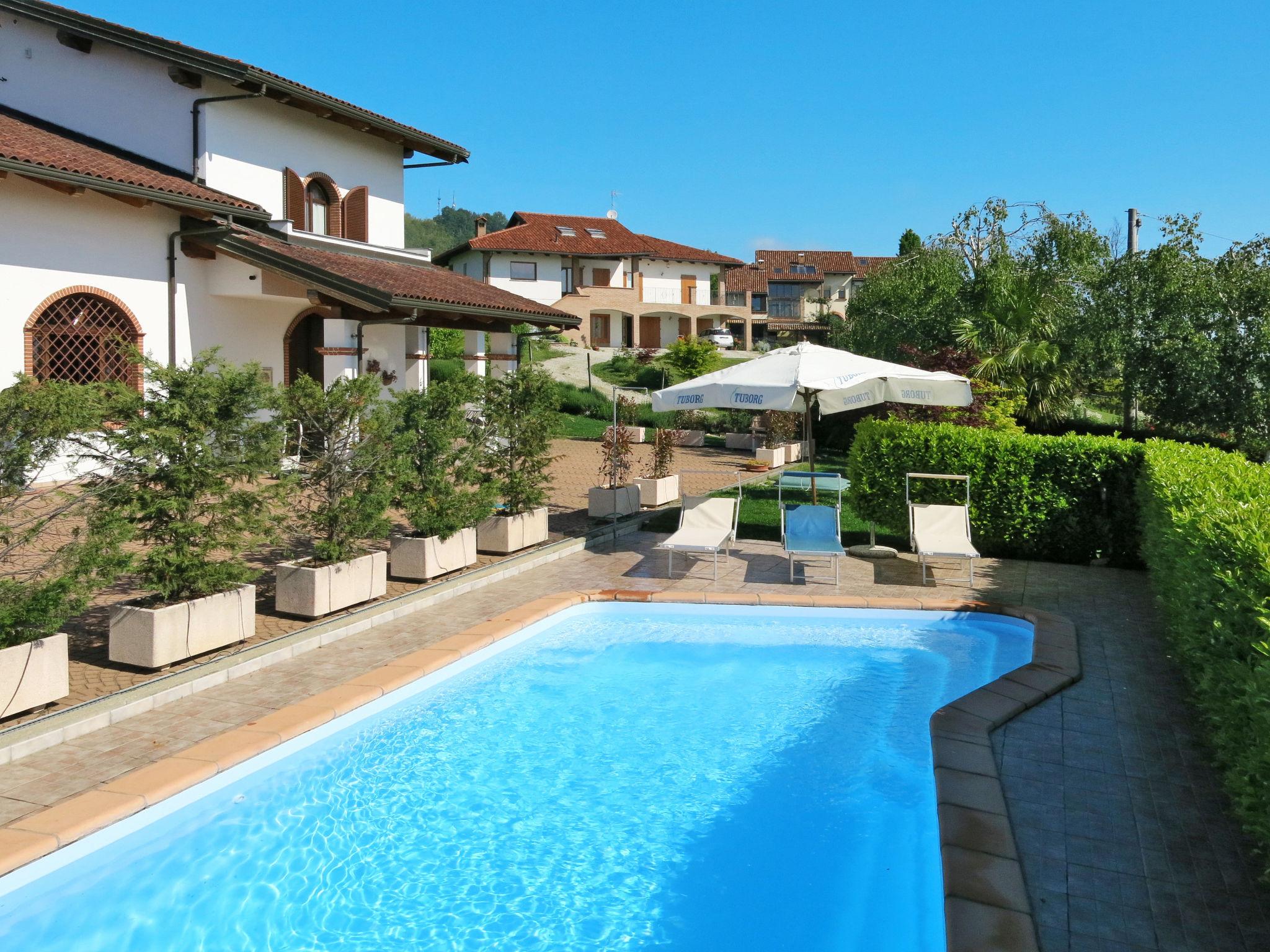 Foto 1 - Casa de 2 habitaciones en Barolo con piscina privada y jardín