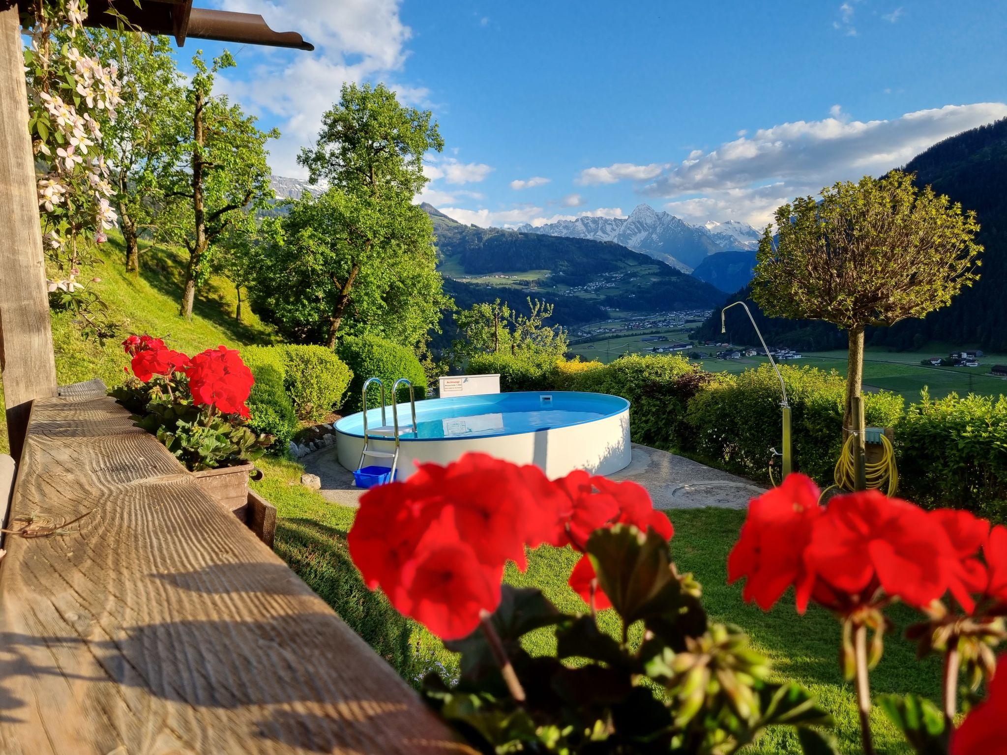 Photo 3 - Maison de 2 chambres à Aschau im Zillertal avec piscine et vues sur la montagne