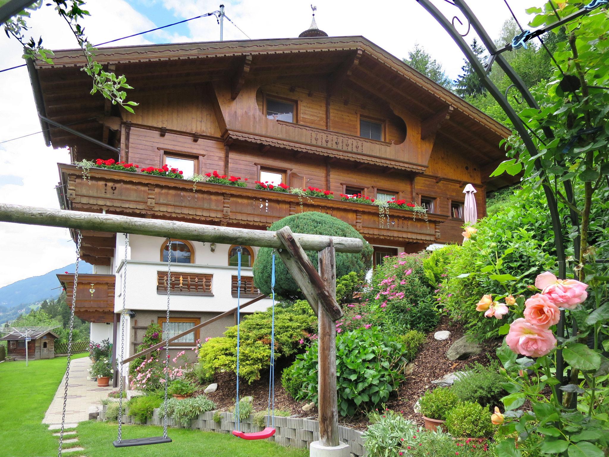 Foto 20 - Casa de 2 quartos em Aschau im Zillertal com piscina e vista para a montanha