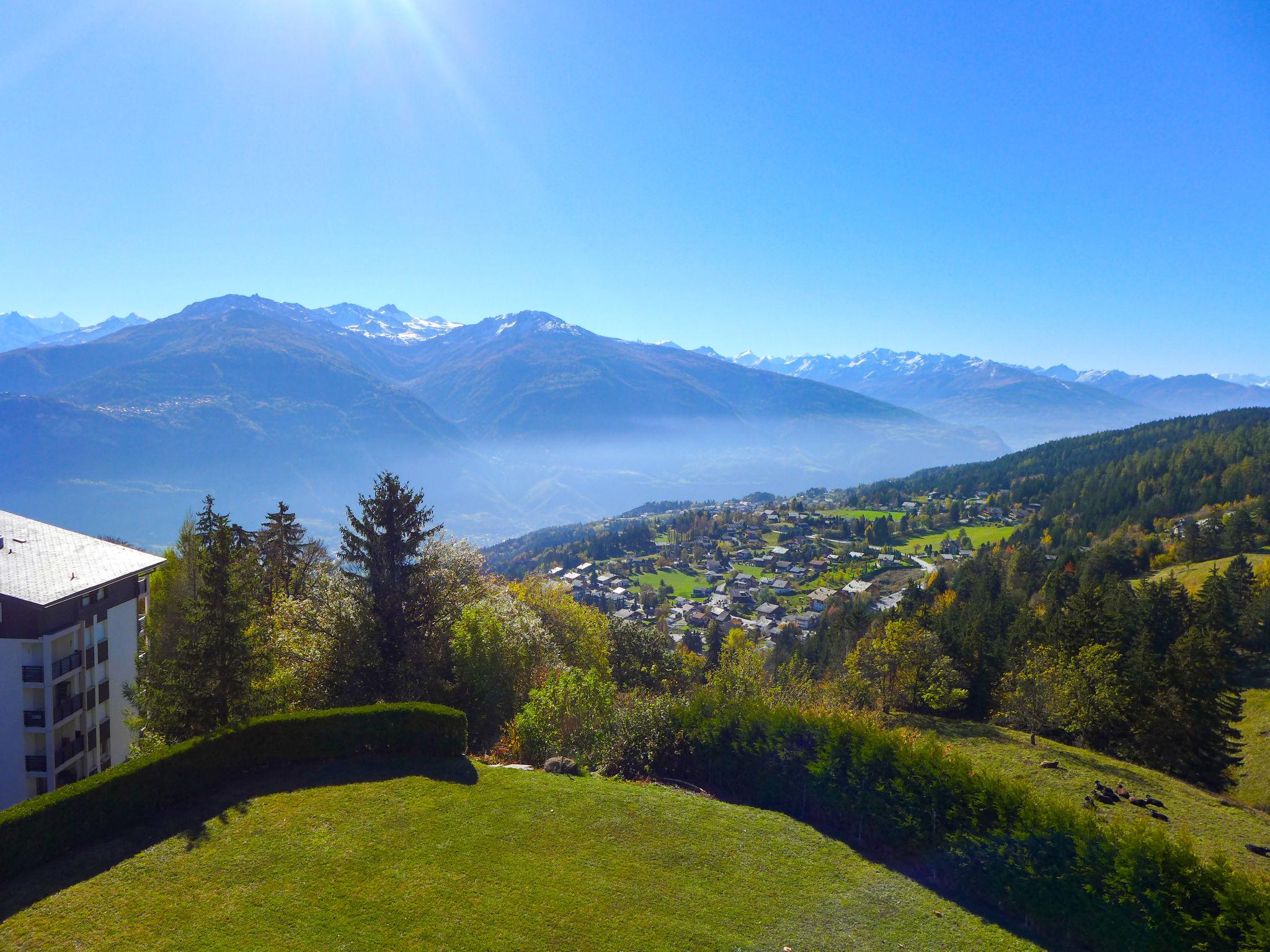 Foto 2 - Apartment mit 1 Schlafzimmer in Crans-Montana mit blick auf die berge