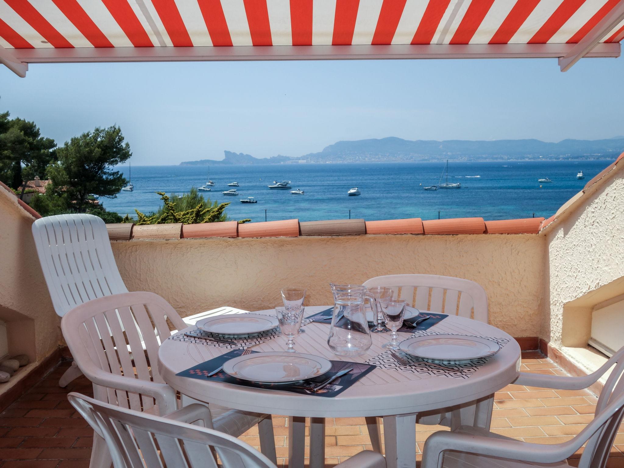 Photo 12 - Appartement de 2 chambres à Saint-Cyr-sur-Mer avec terrasse et vues à la mer