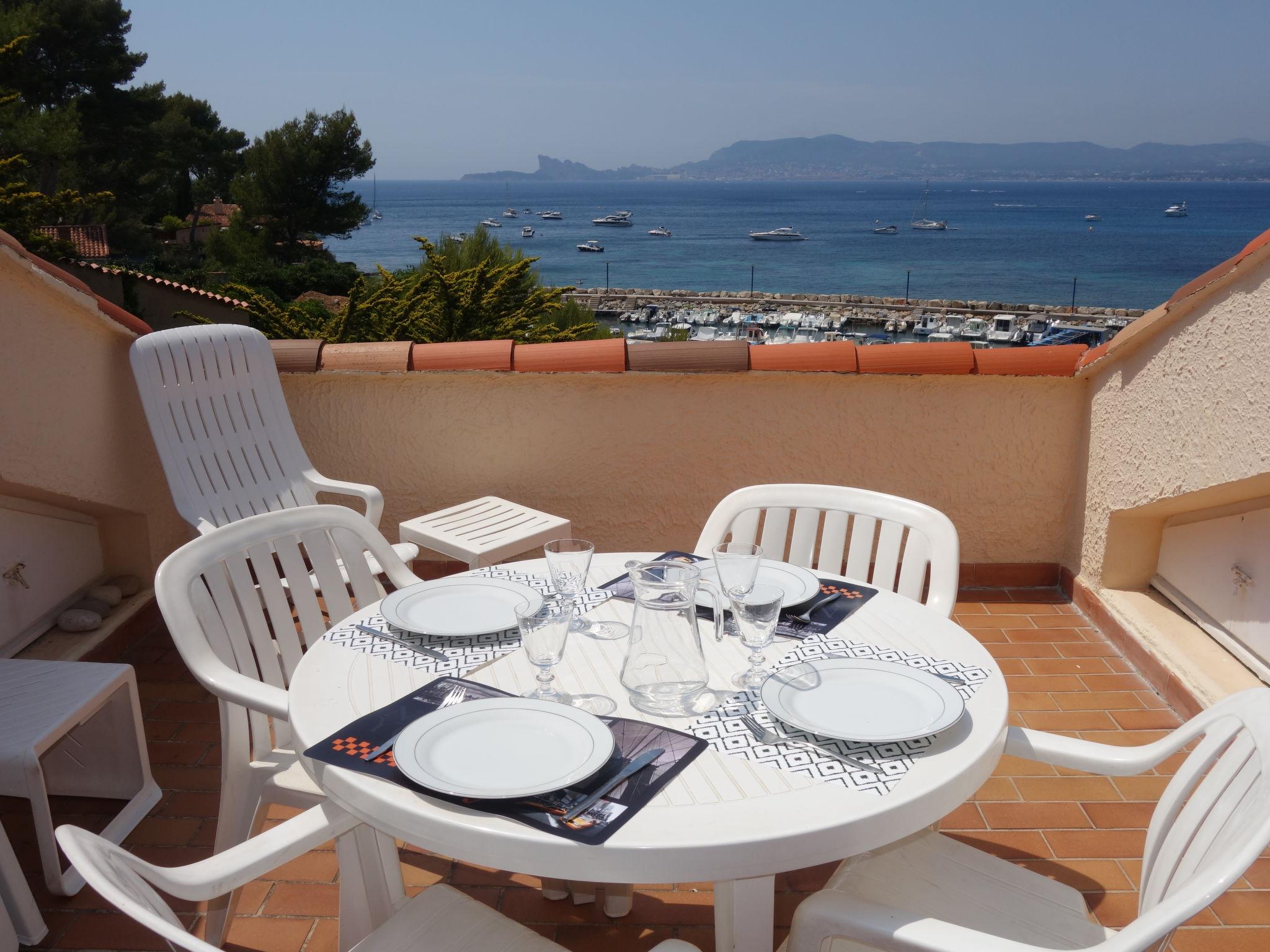 Photo 18 - Appartement de 2 chambres à Saint-Cyr-sur-Mer avec terrasse et vues à la mer