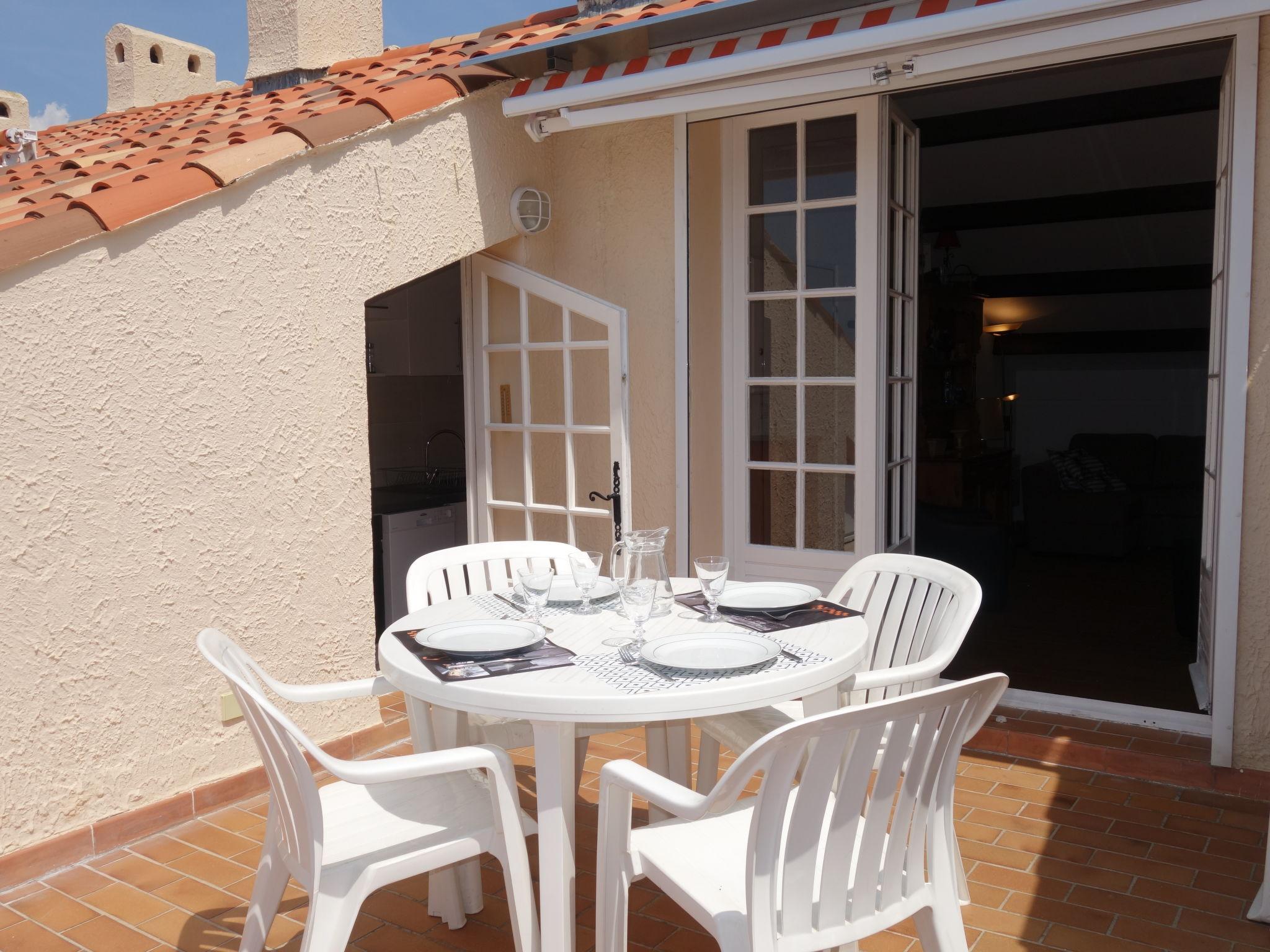 Photo 15 - Appartement de 2 chambres à Saint-Cyr-sur-Mer avec terrasse et vues à la mer