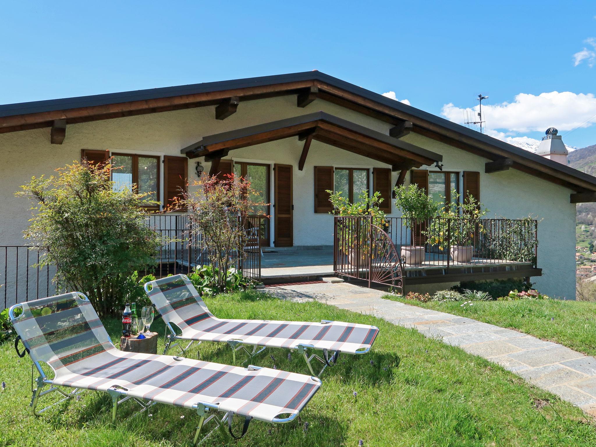 Foto 4 - Apartamento de 2 habitaciones en Gravedona ed Uniti con terraza y vistas a la montaña