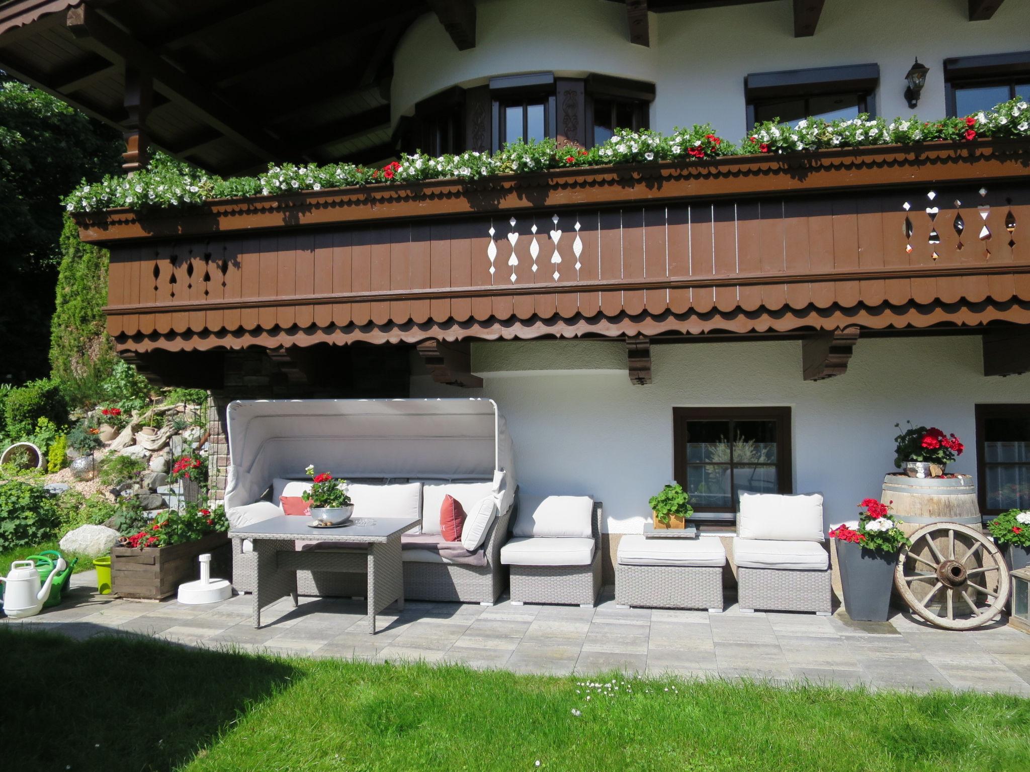 Foto 2 - Apartamento de 2 quartos em Aschau im Zillertal com terraço e vista para a montanha