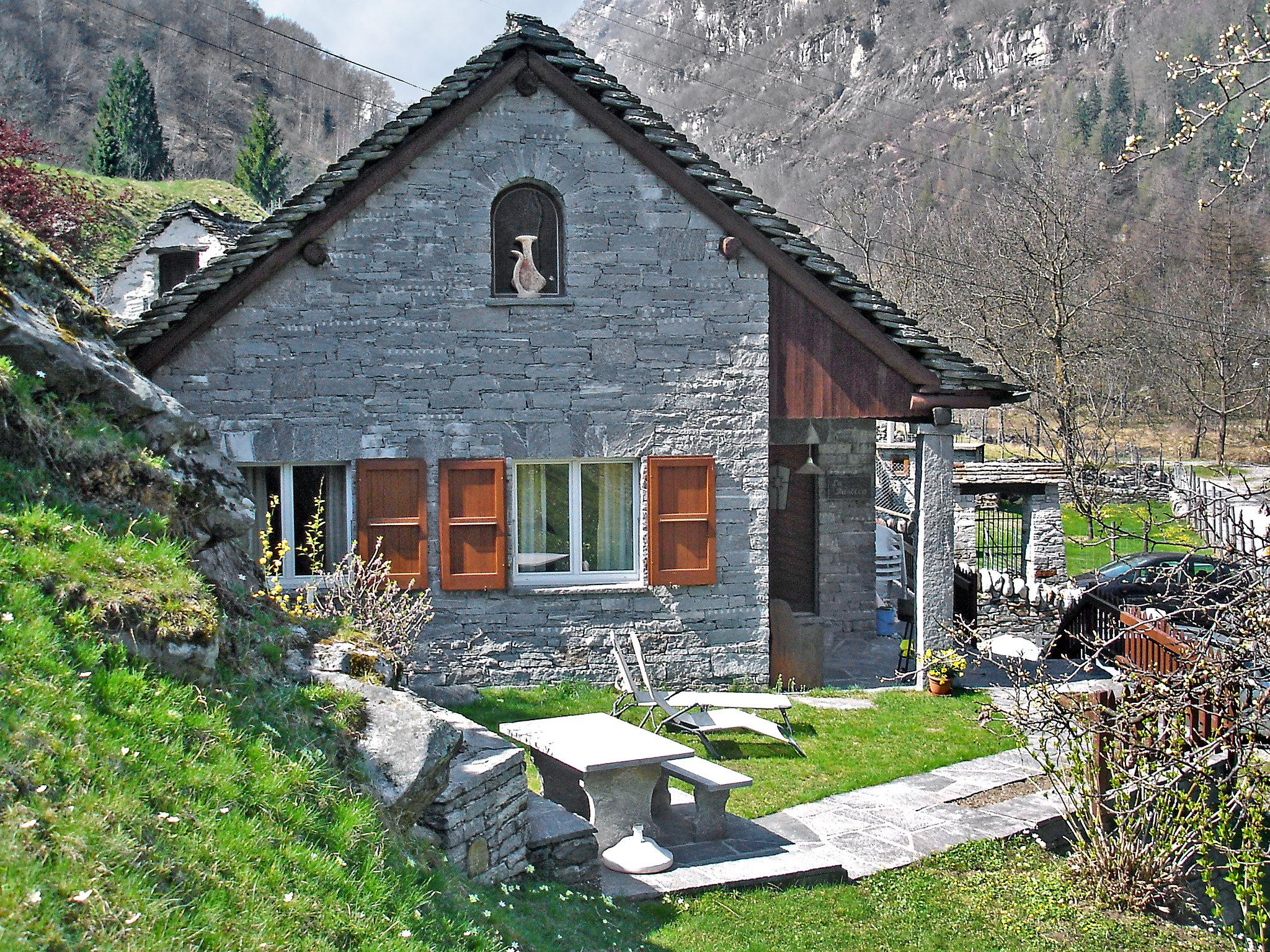 Foto 15 - Haus mit 2 Schlafzimmern in Brione mit garten und blick auf die berge