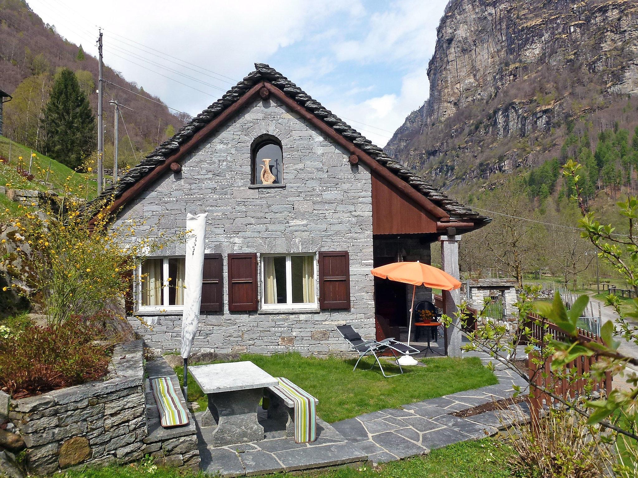 Foto 14 - Casa de 2 quartos em Brione com jardim e vista para a montanha