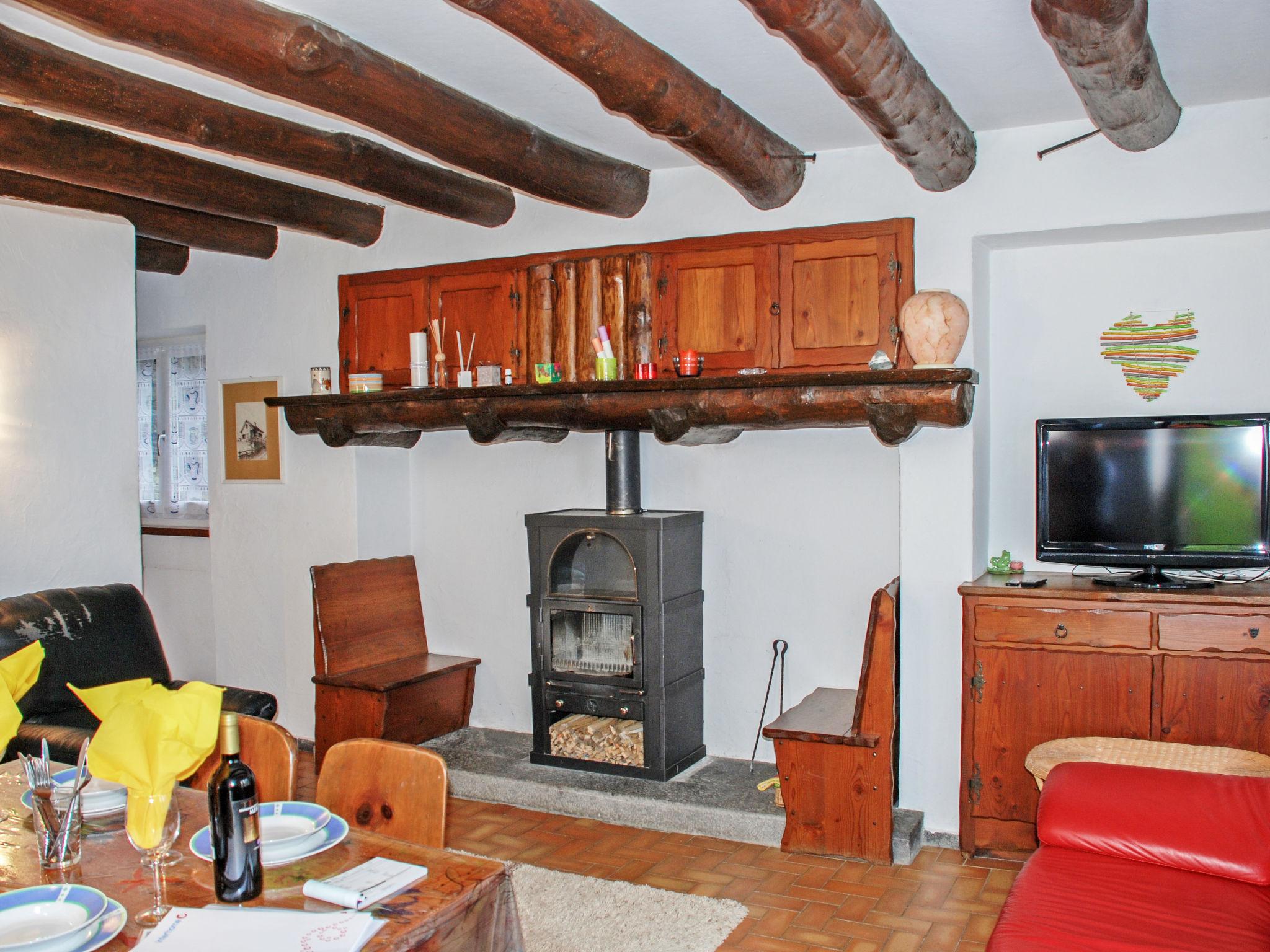 Photo 3 - Maison de 2 chambres à Brione avec jardin et vues sur la montagne