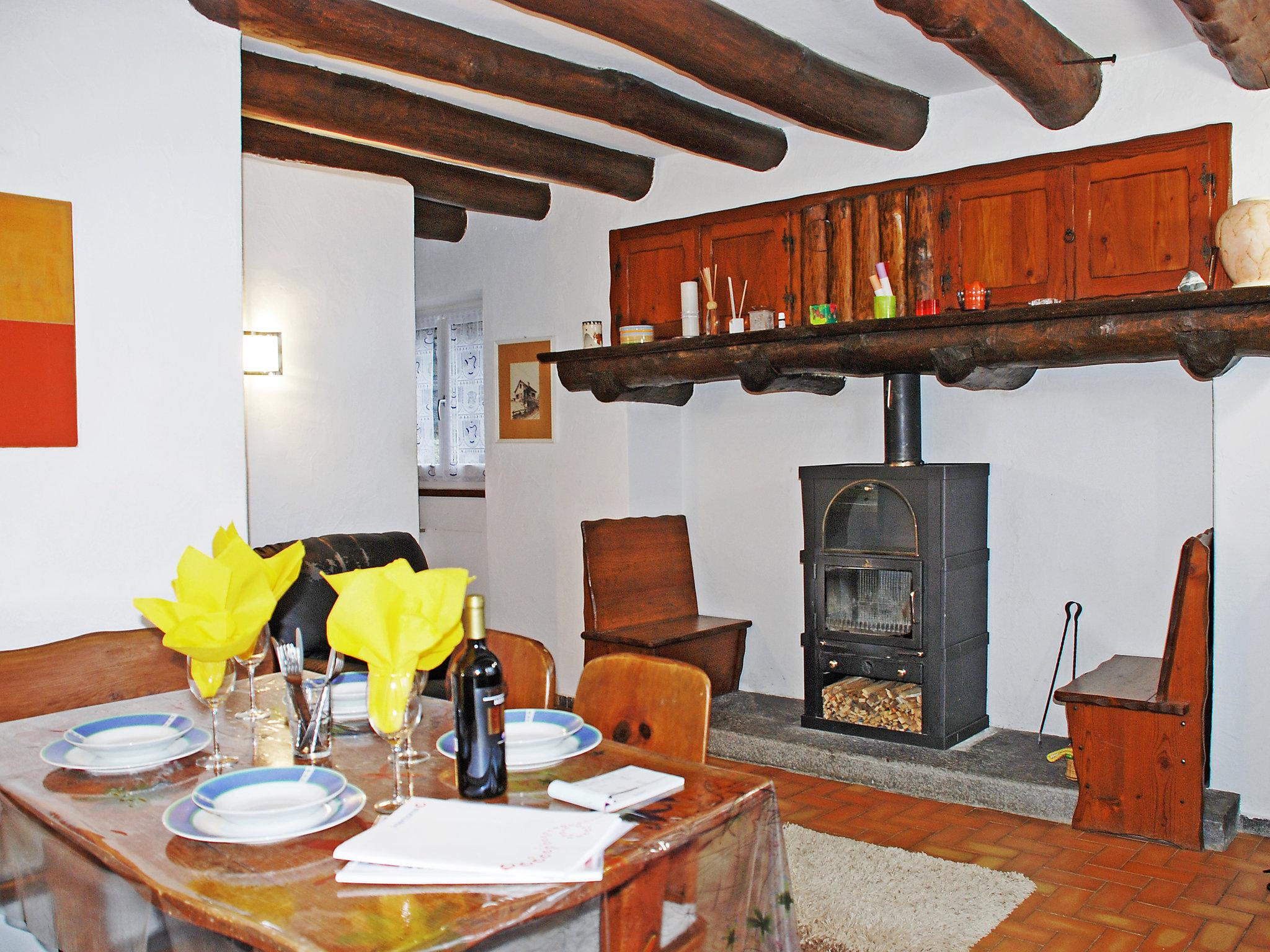 Photo 6 - Maison de 2 chambres à Brione avec jardin et vues sur la montagne