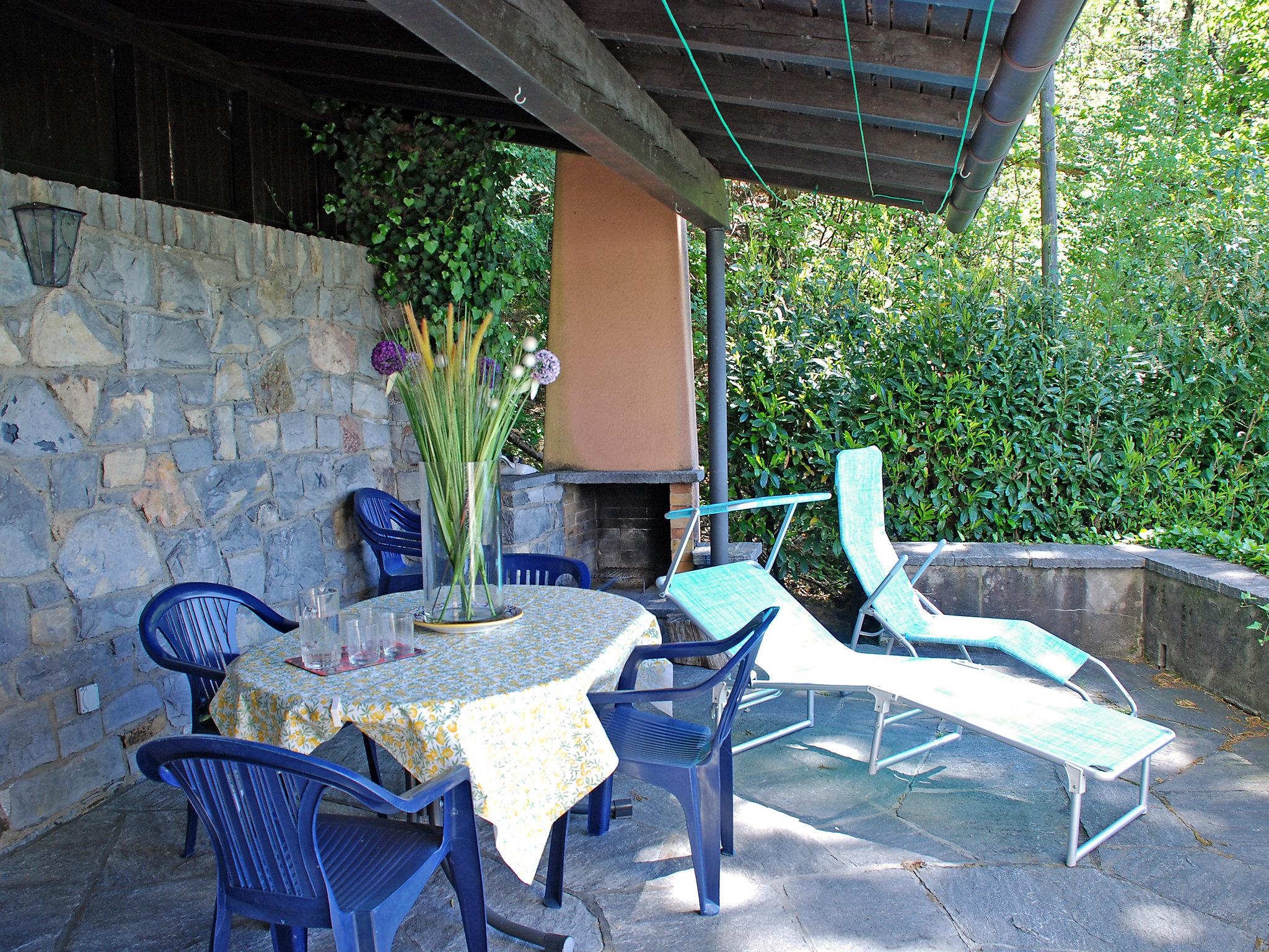 Photo 15 - Maison de 3 chambres à Bissone avec jardin et terrasse