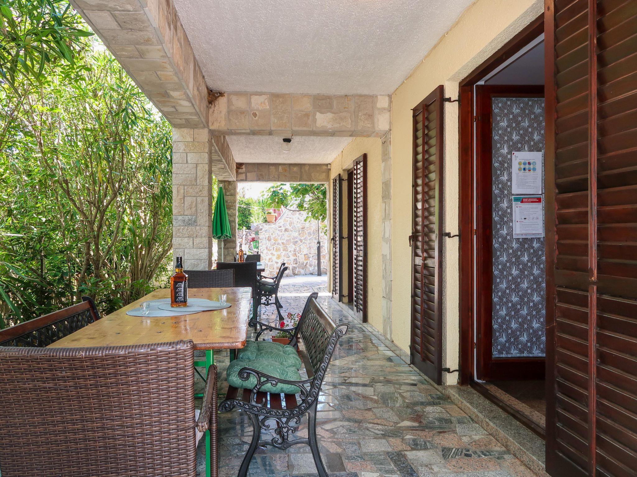 Photo 16 - Maison de 4 chambres à Dobrinj avec terrasse et vues à la mer