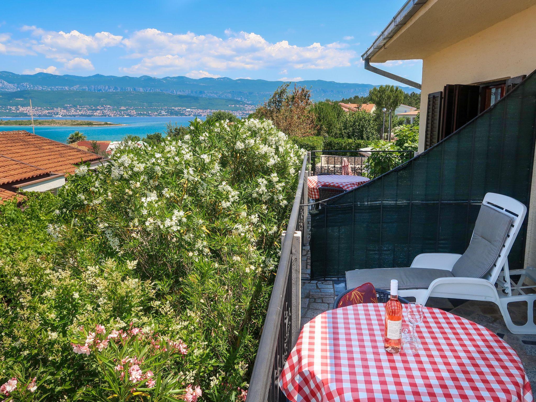 Foto 4 - Casa de 4 quartos em Dobrinj com terraço e vistas do mar