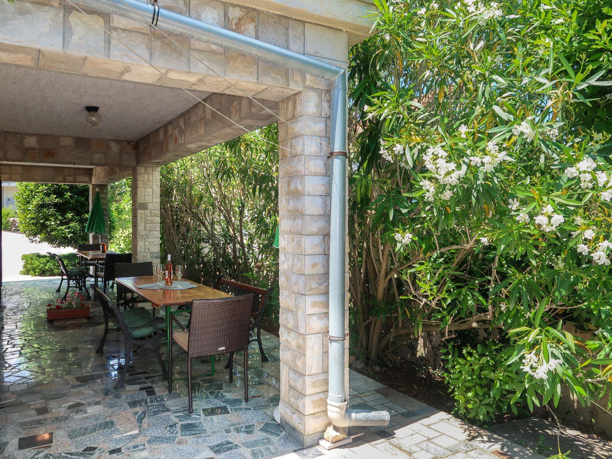 Photo 20 - Maison de 4 chambres à Dobrinj avec terrasse et vues à la mer