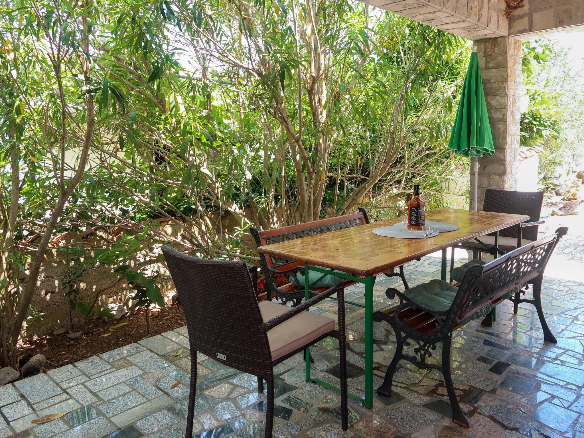 Photo 6 - Maison de 4 chambres à Dobrinj avec terrasse et vues à la mer