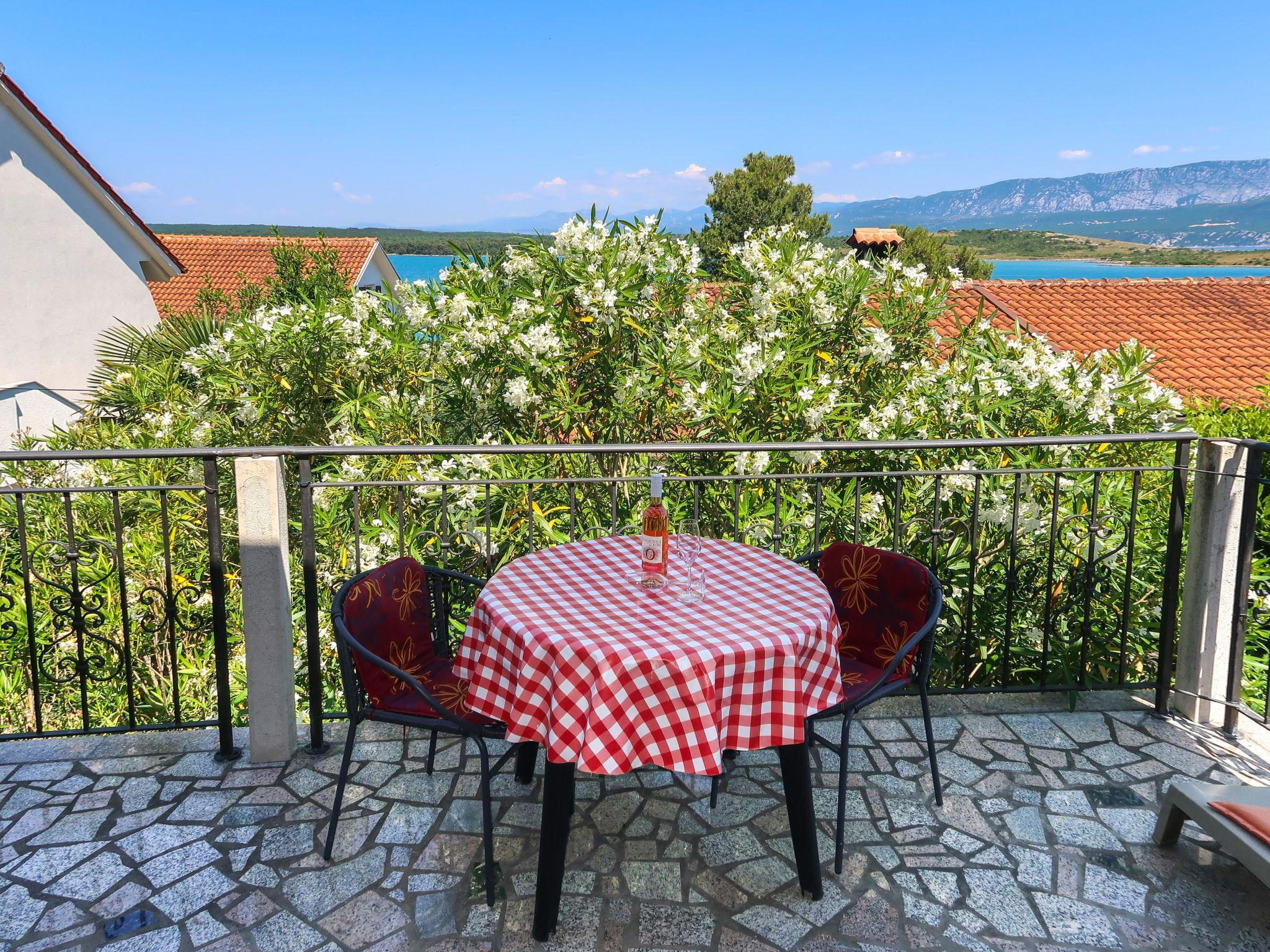 Foto 10 - Haus mit 2 Schlafzimmern in Dobrinj mit terrasse und blick aufs meer