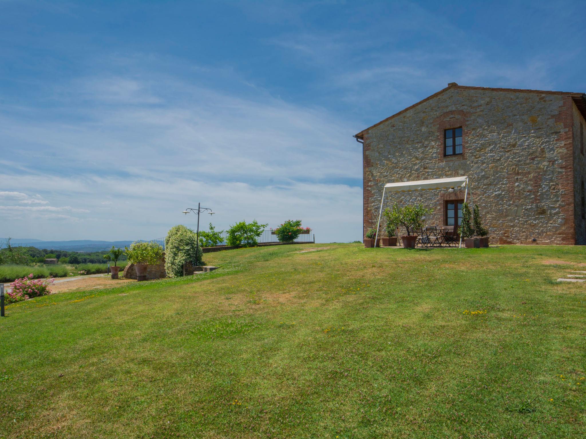 Photo 27 - 2 bedroom House in Castelnuovo Berardenga with swimming pool and garden