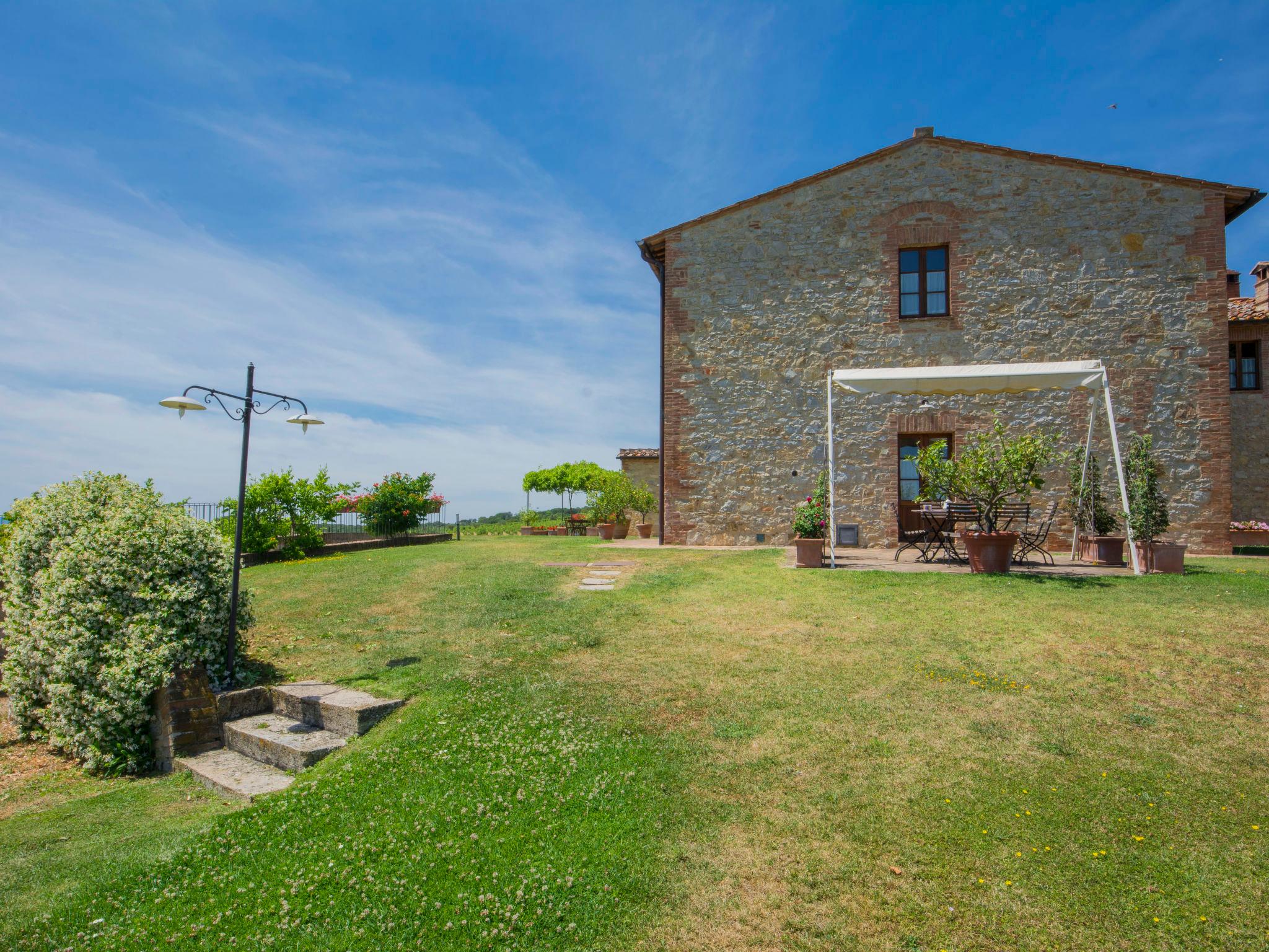 Photo 24 - 2 bedroom House in Castelnuovo Berardenga with swimming pool and garden