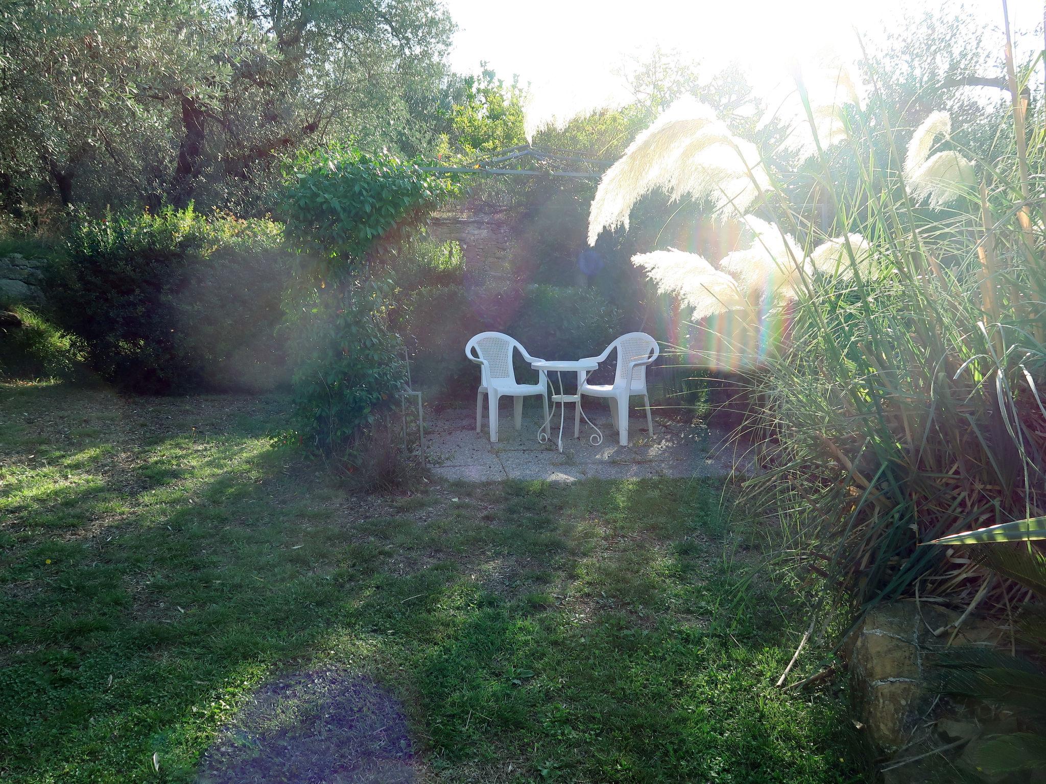 Foto 2 - Appartamento con 2 camere da letto a Vendone con piscina e giardino