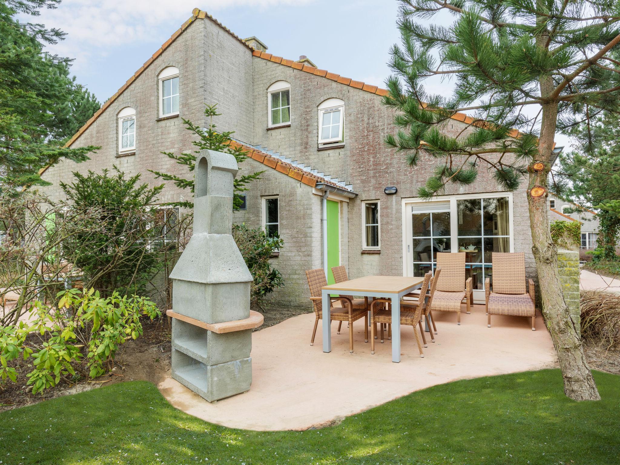 Photo 1 - Maison de 2 chambres à Ouddorp avec piscine et jardin