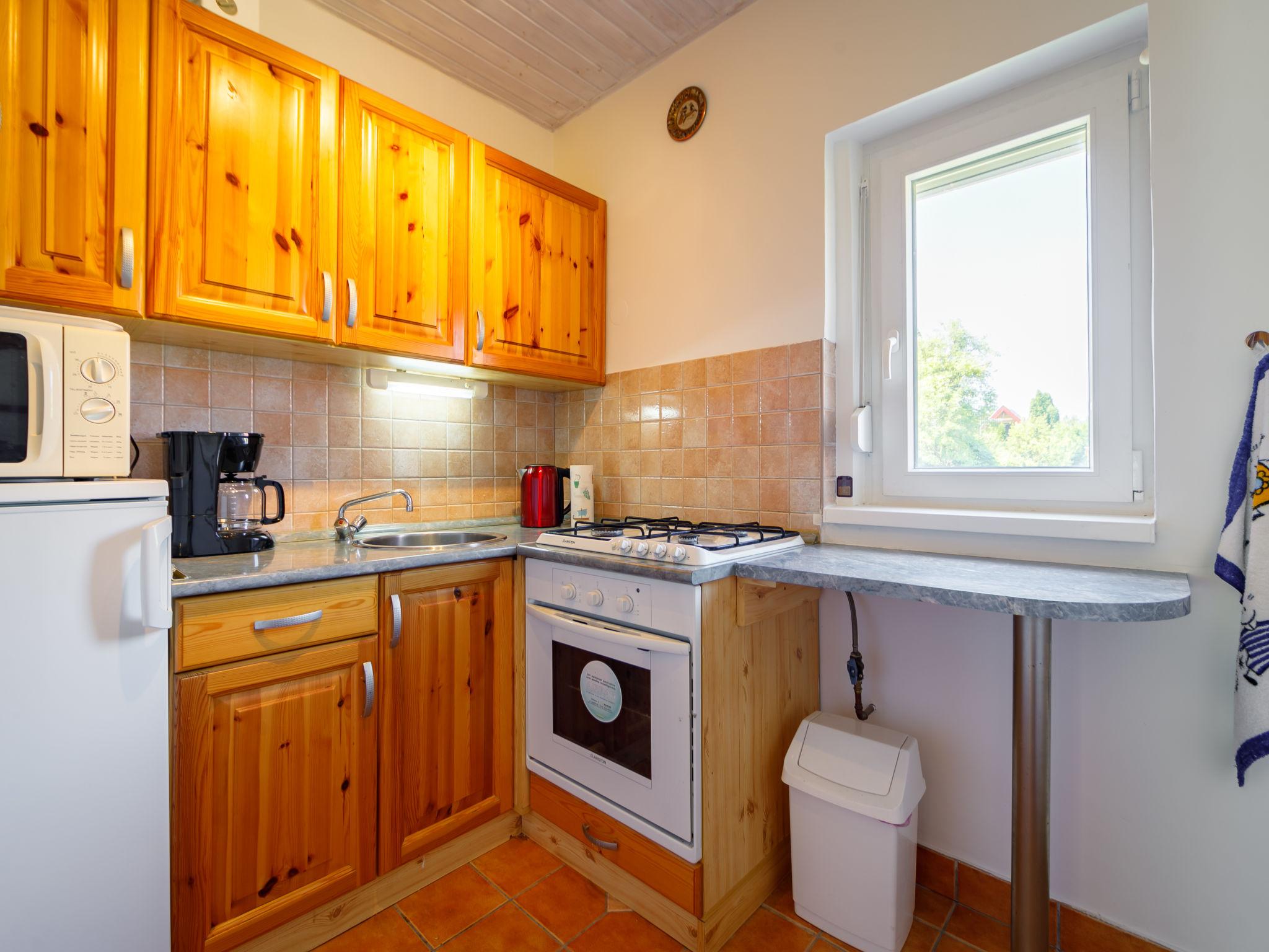 Photo 12 - Maison de 1 chambre à Zamárdi avec jardin et terrasse