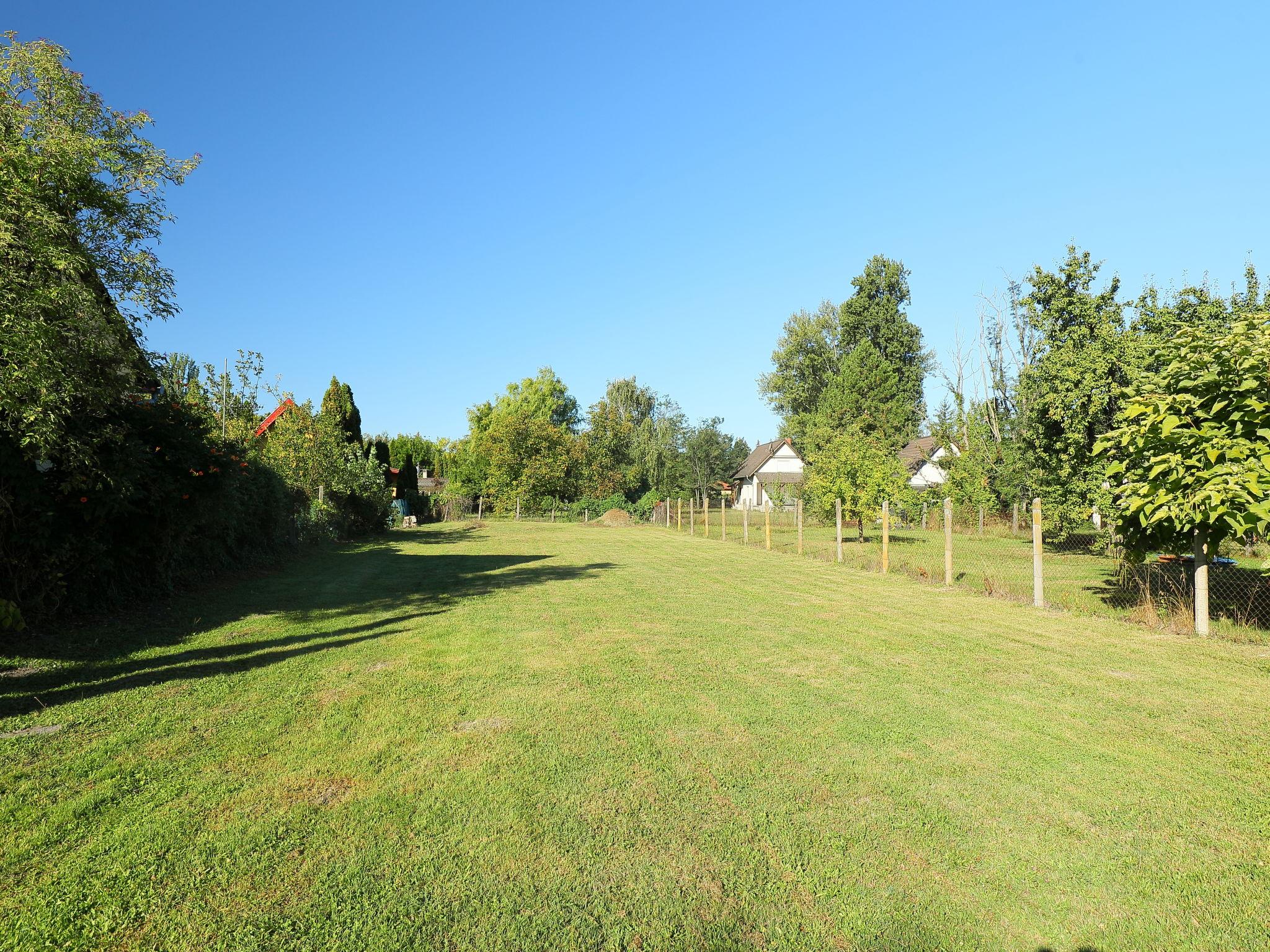 Photo 3 - Maison de 1 chambre à Zamárdi avec jardin et terrasse