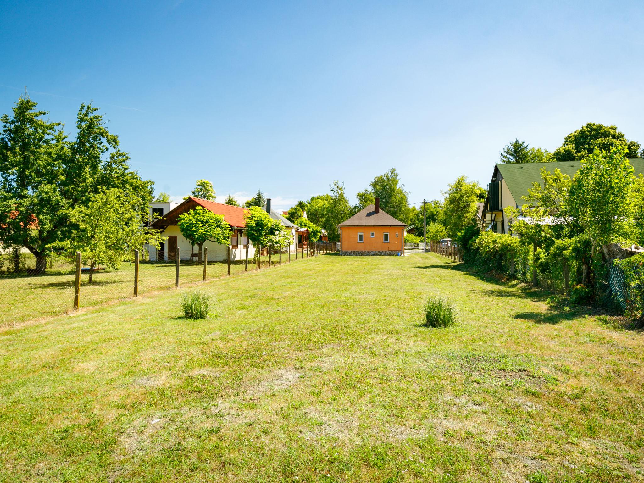 Foto 15 - Casa de 1 quarto em Zamárdi com jardim e terraço