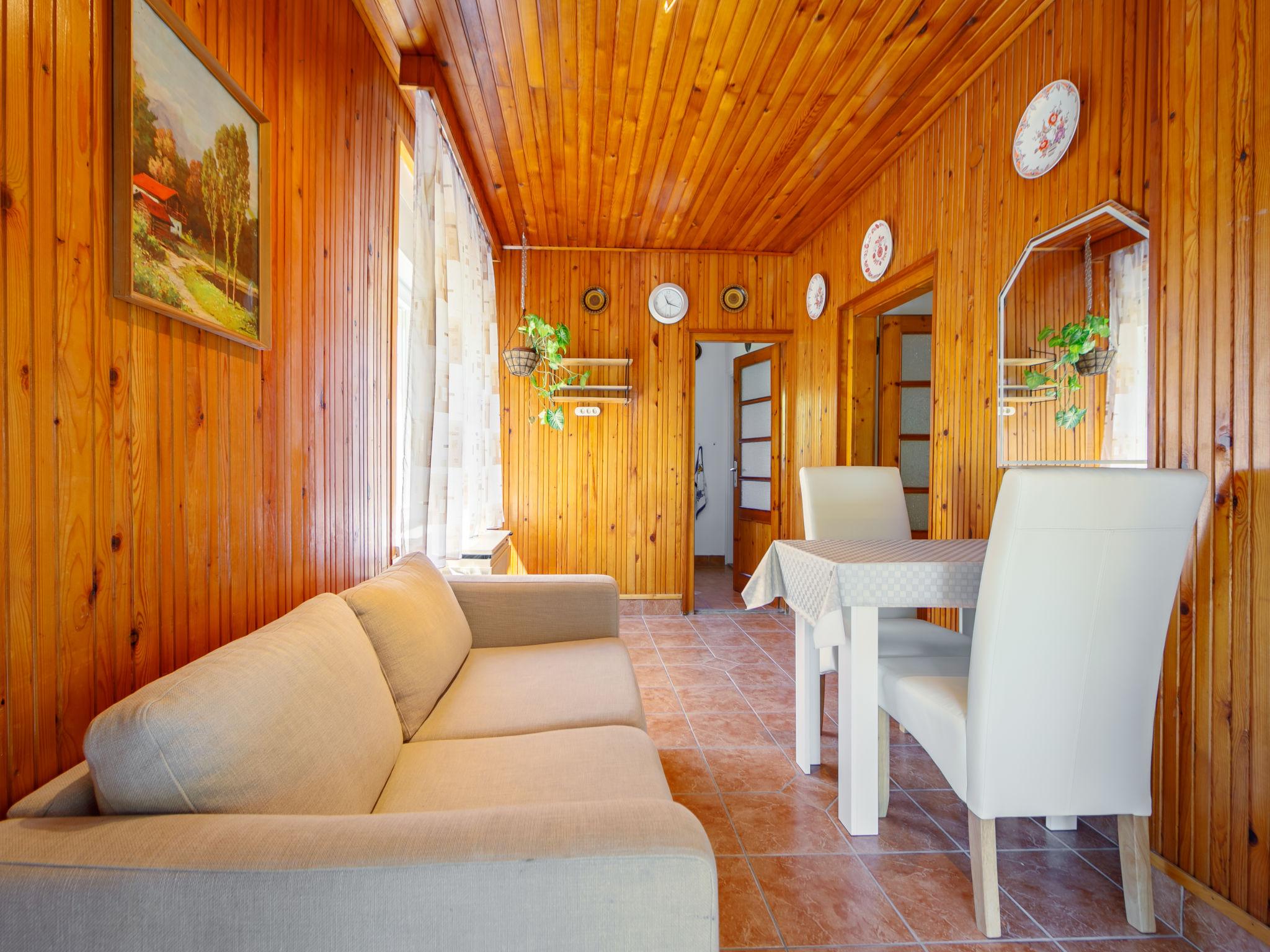 Photo 10 - Maison de 1 chambre à Zamárdi avec jardin et terrasse