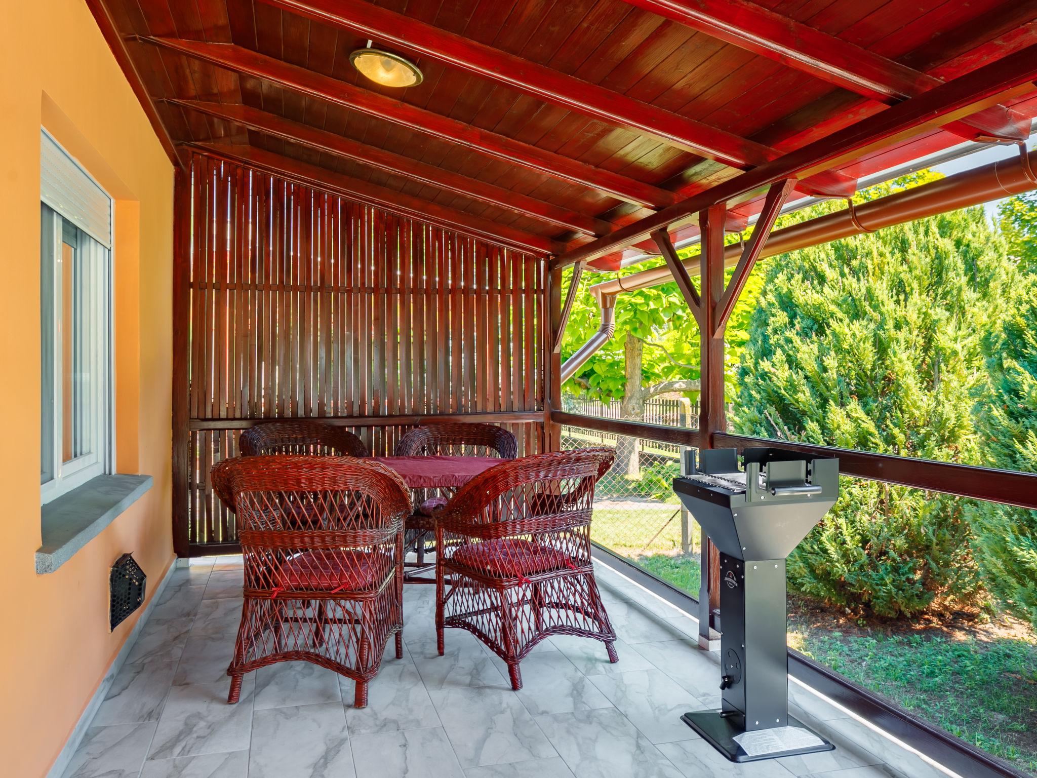 Photo 2 - Maison de 1 chambre à Zamárdi avec jardin et terrasse