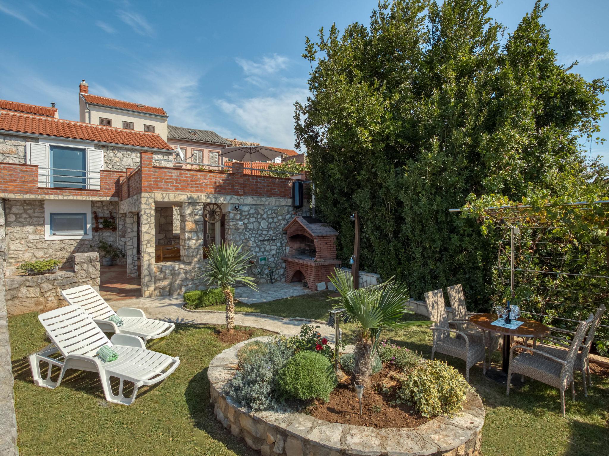 Foto 1 - Casa de 2 habitaciones en Crikvenica con terraza y vistas al mar