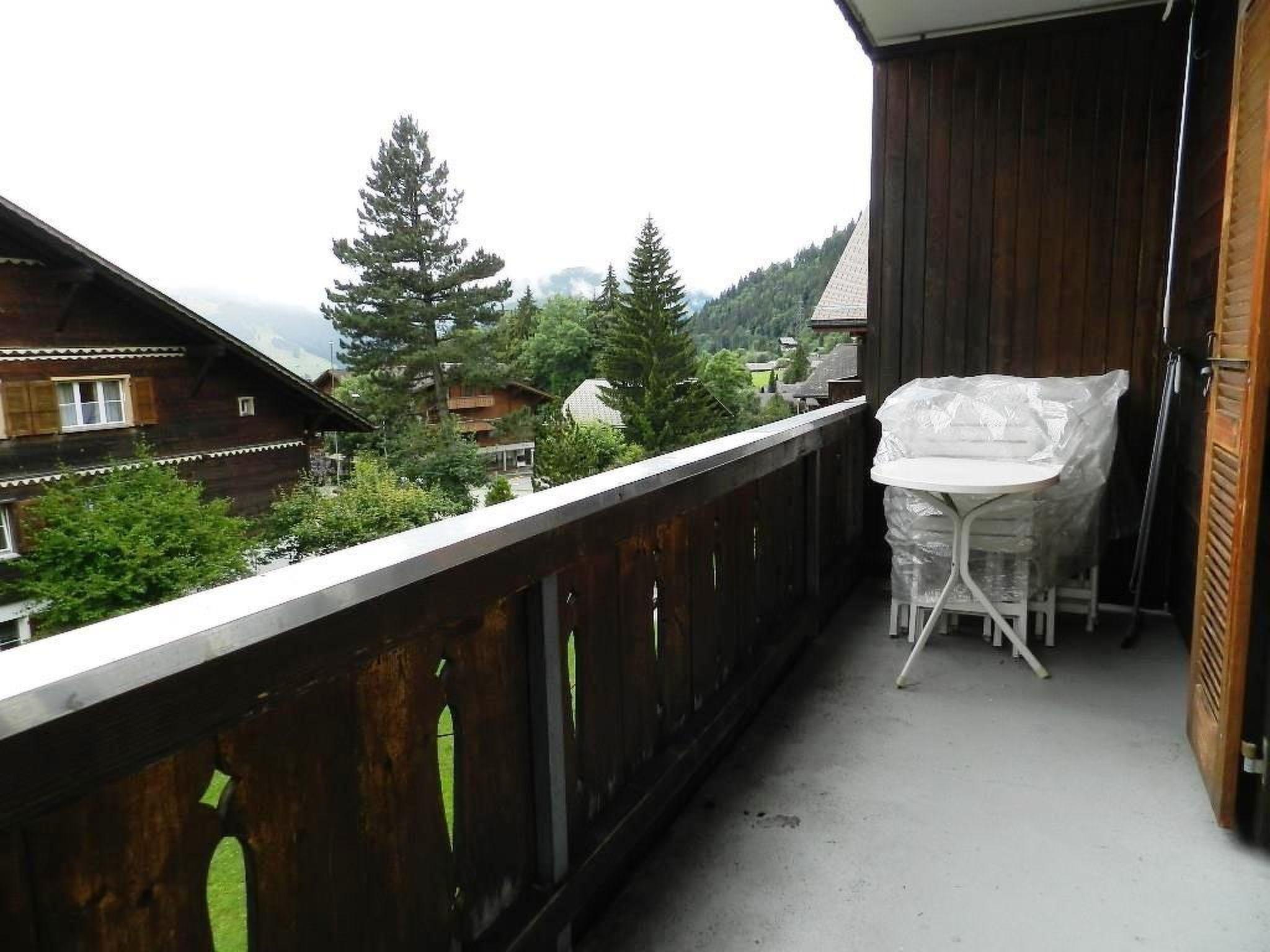 Photo 3 - 2 bedroom Apartment in Saanen with garden