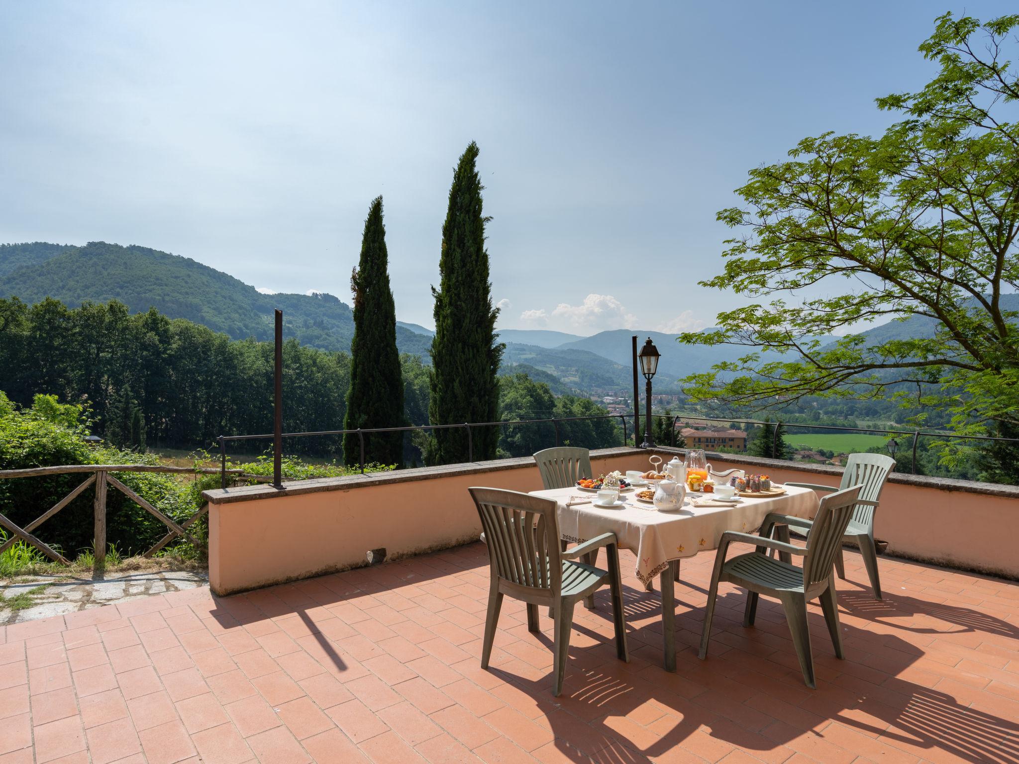 Foto 6 - Casa de 2 quartos em Dicomano com piscina e jardim