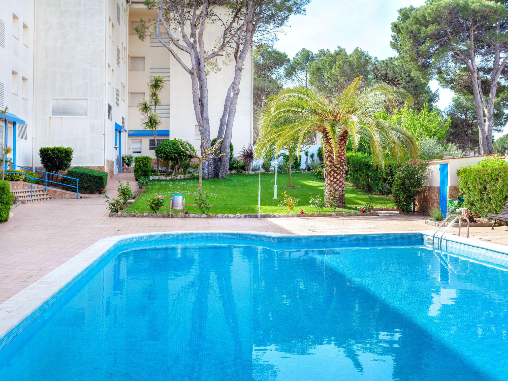 Foto 16 - Apartamento de 2 habitaciones en l'Escala con piscina y vistas al mar
