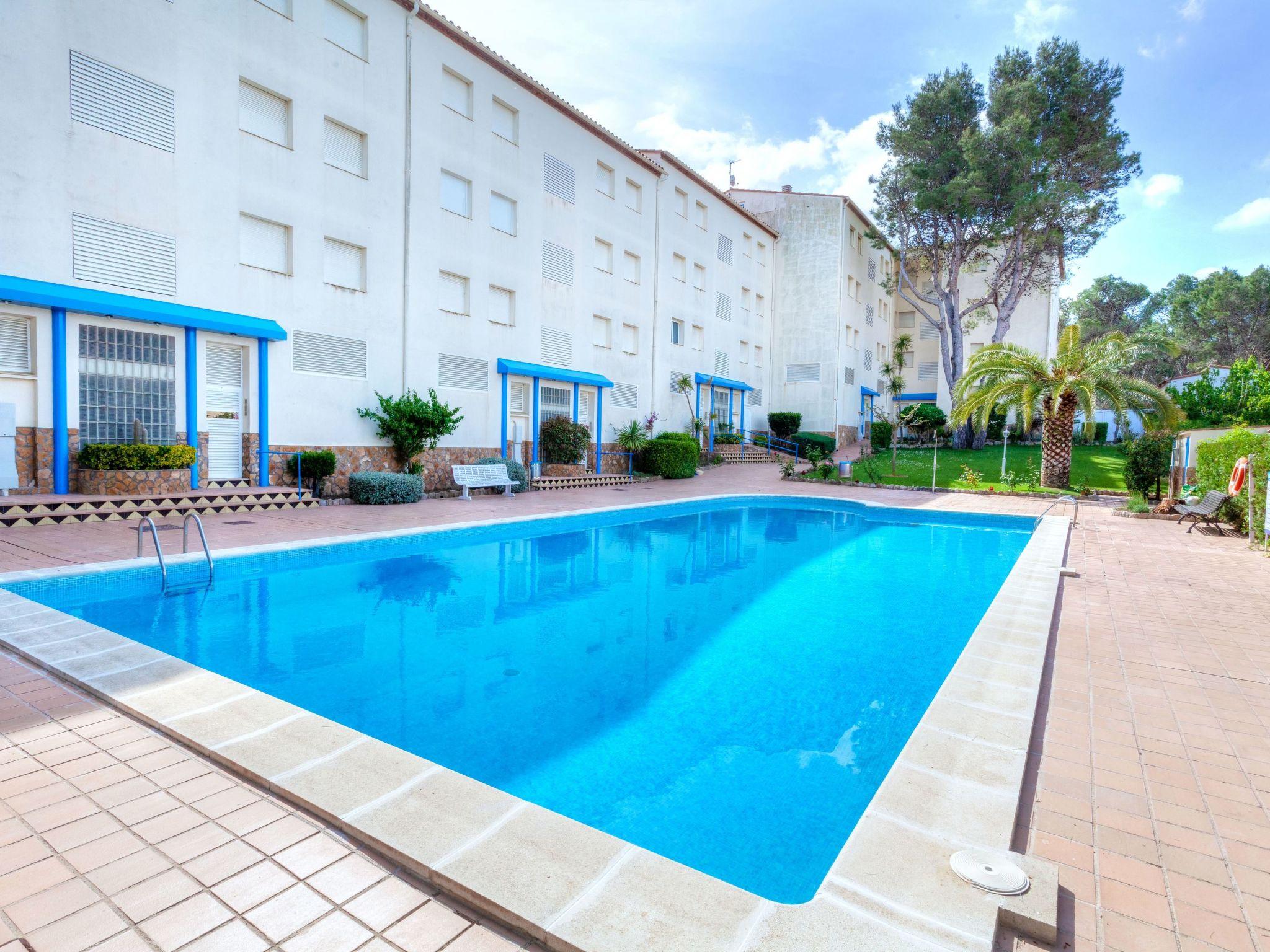 Foto 1 - Appartamento con 2 camere da letto a l'Escala con piscina e vista mare